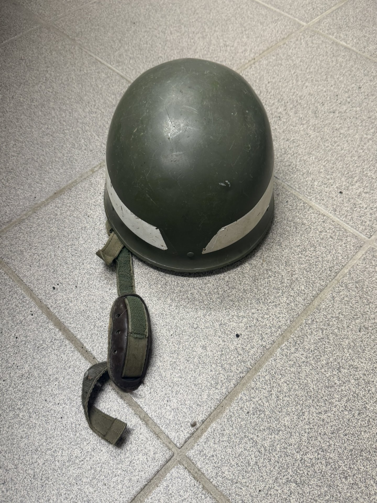 Französischer Stahlhelm, Fallschirmjäger oder MP? – Bild 1