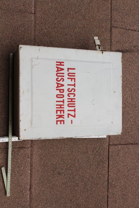 Große Luftschutz Hausapotheke. Original WKII 1941 – Bild 1