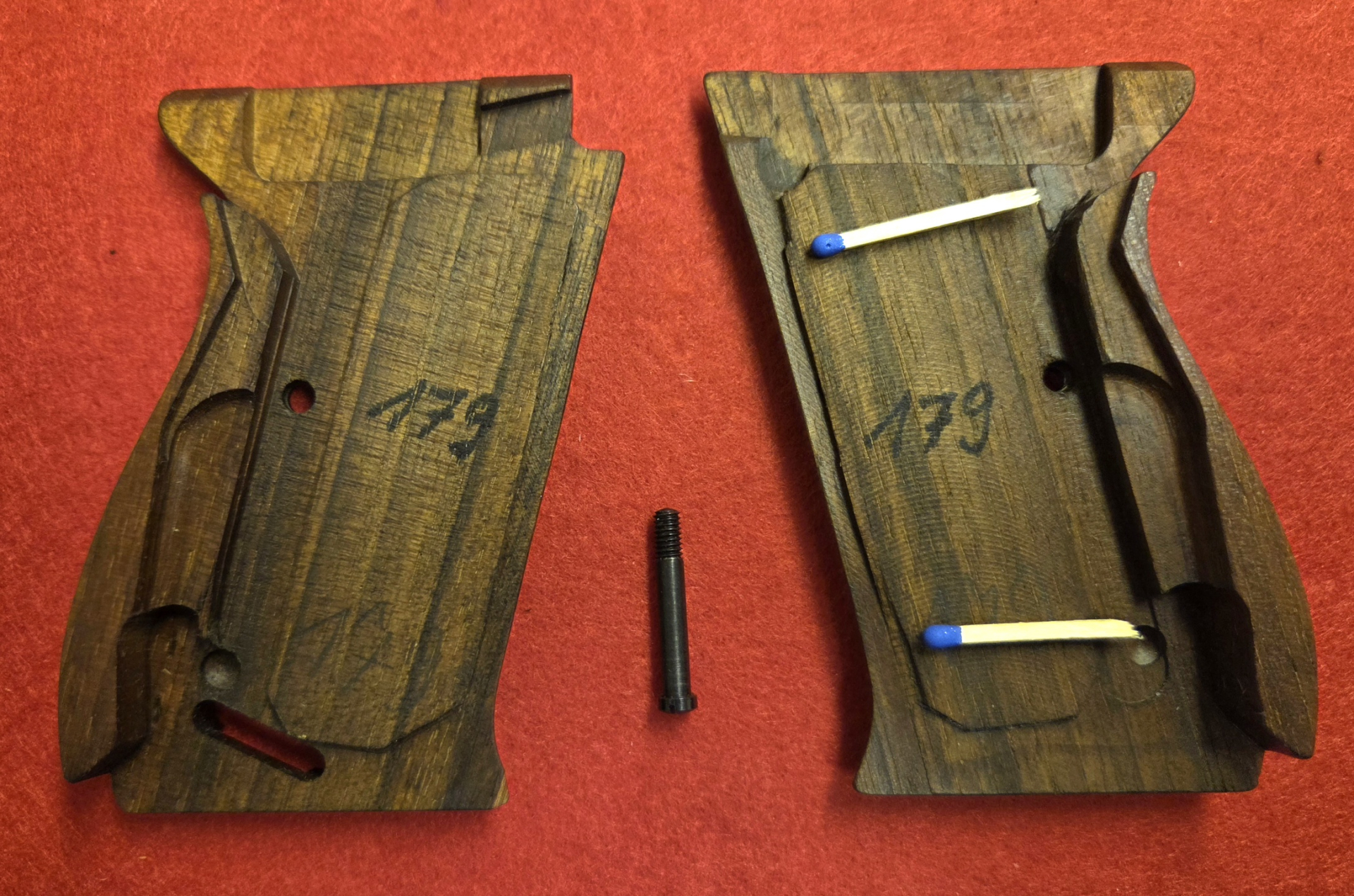 Schöne Holzgriffschalen für Walther P. 38 / P1 aus Sonderserie "100 Jahre Walther". Selten ! – Bild 2