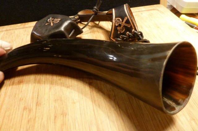 Original Horn/Kuh/Stier Trinkhorn Leder/Deckel/Halterung Trapper/Wikinger/Indianer – Bild 1