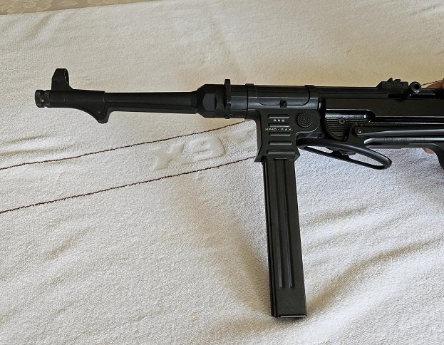 Legende GSG MP40: Nachbau der legendären MP 40 im Kaliber 9 mm P.A.K. PTB-Nr. 987 – Bild 2