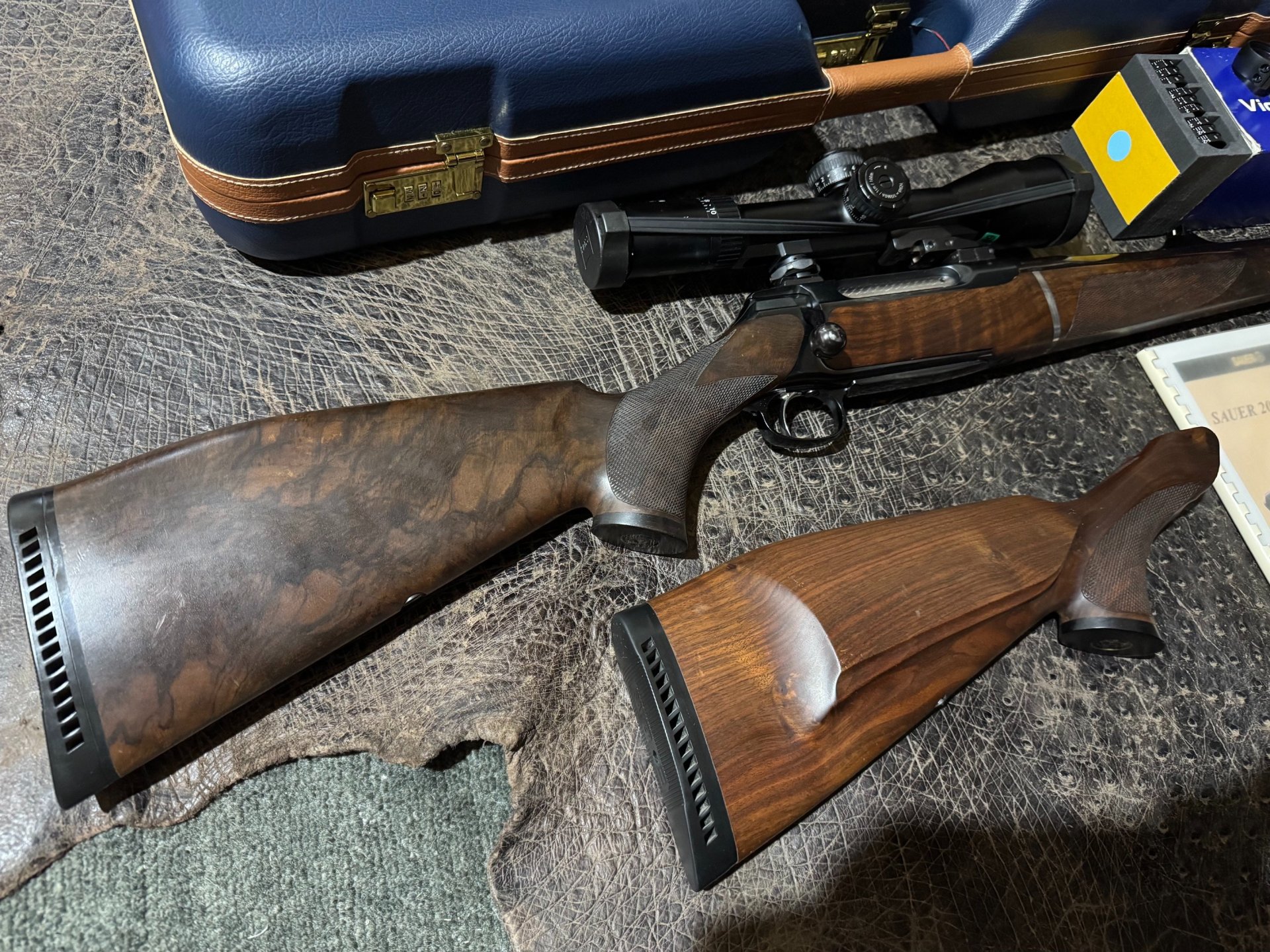 Sauer 202 TAKE DOWN 375 H&H (var. links) ZEISS VICTORY Varipoint M 2,5-10x50 Abs.60 ASV+ Reisekoffer – Bild 12