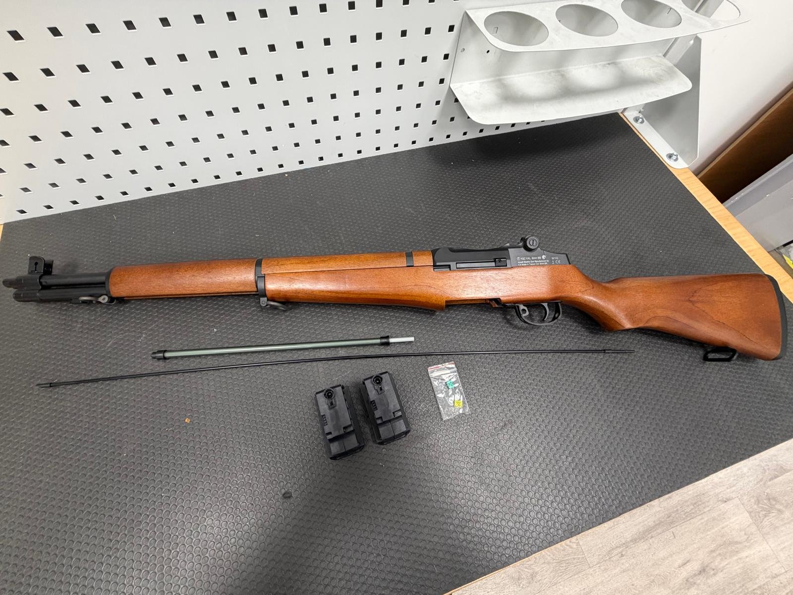 M1 Garand 6 mm BB – hochwertiges Airsoft Replika Gewehr Akku-Betrieben – Bild 7