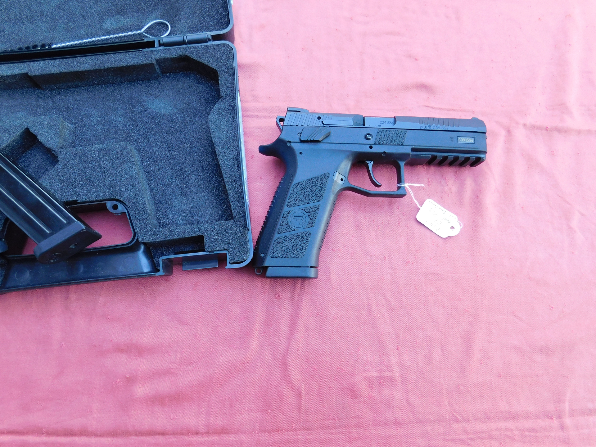 CZ Uhersky Brod P09 Kal. 9 mm Luger komplett mit Reservemagazin und Koffer – Bild 2