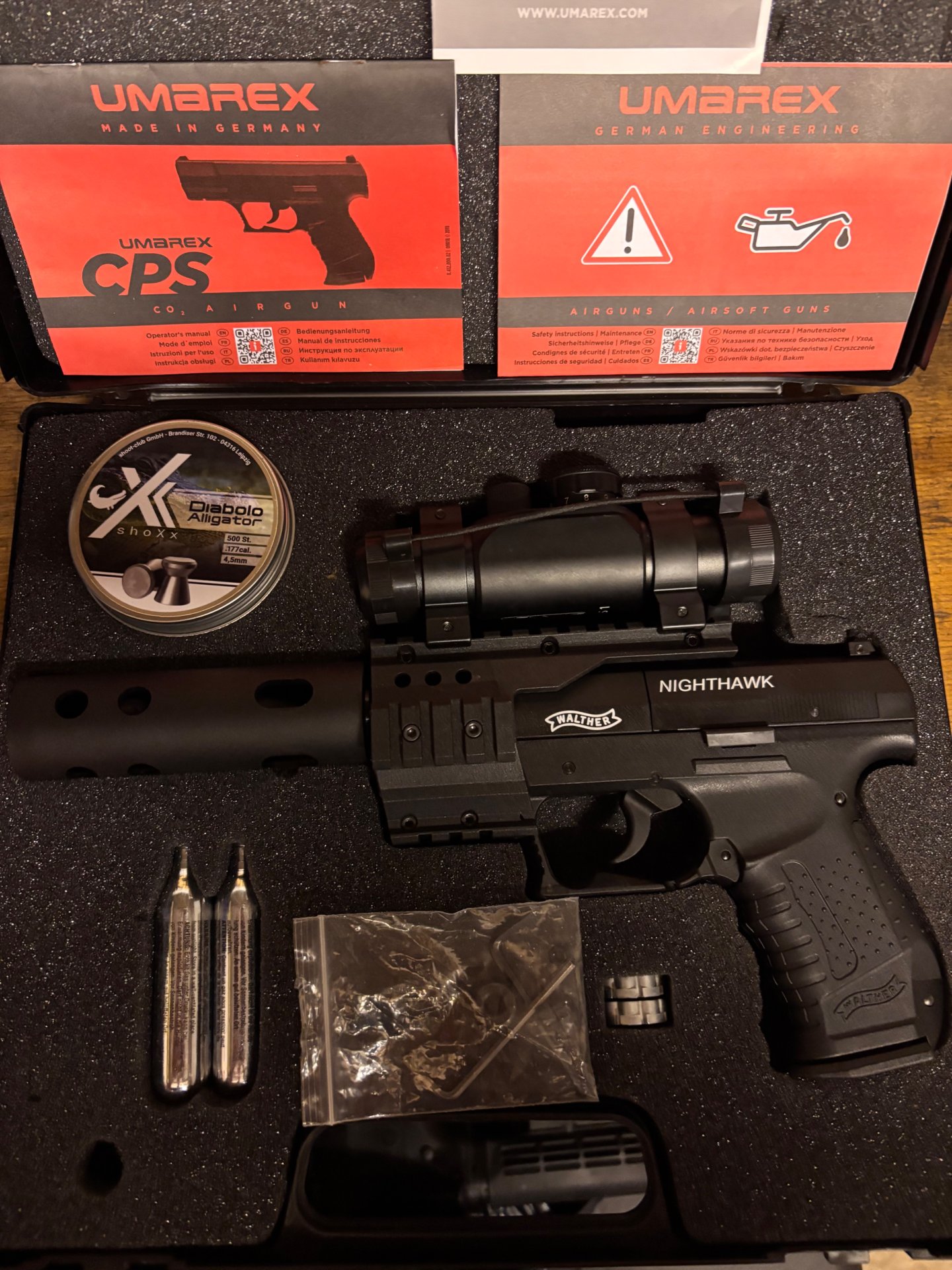 Walther NightHawk BLK. 4,5mm CO2 jetzt komplett mit Zubehör – Bild 1