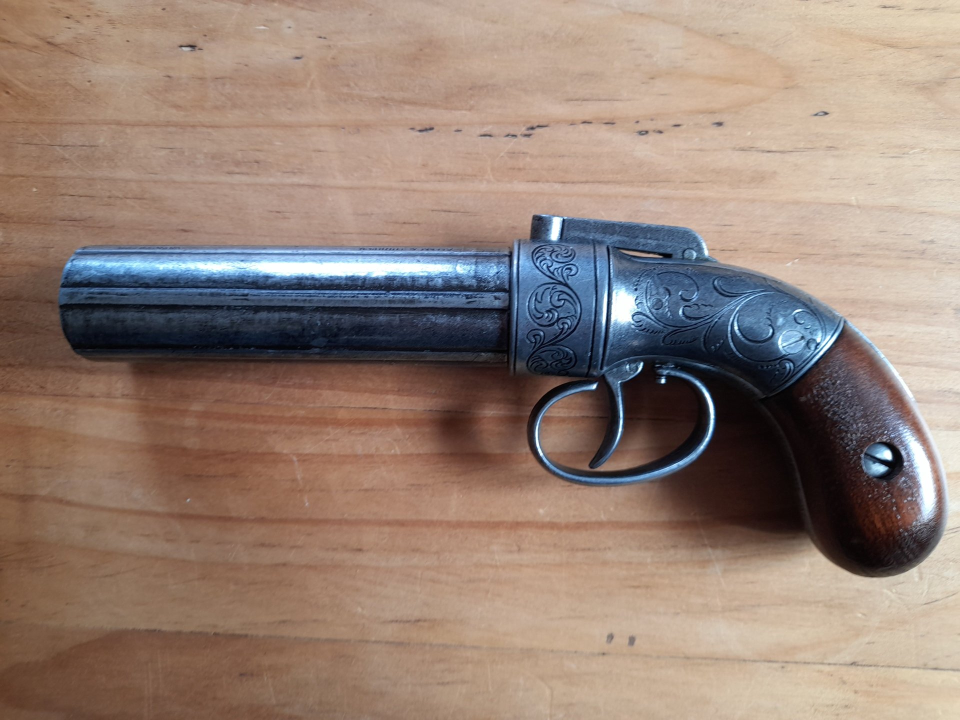 Sechsläufige Pepperbox (Bündelrevolver) DEKO – Bild 1