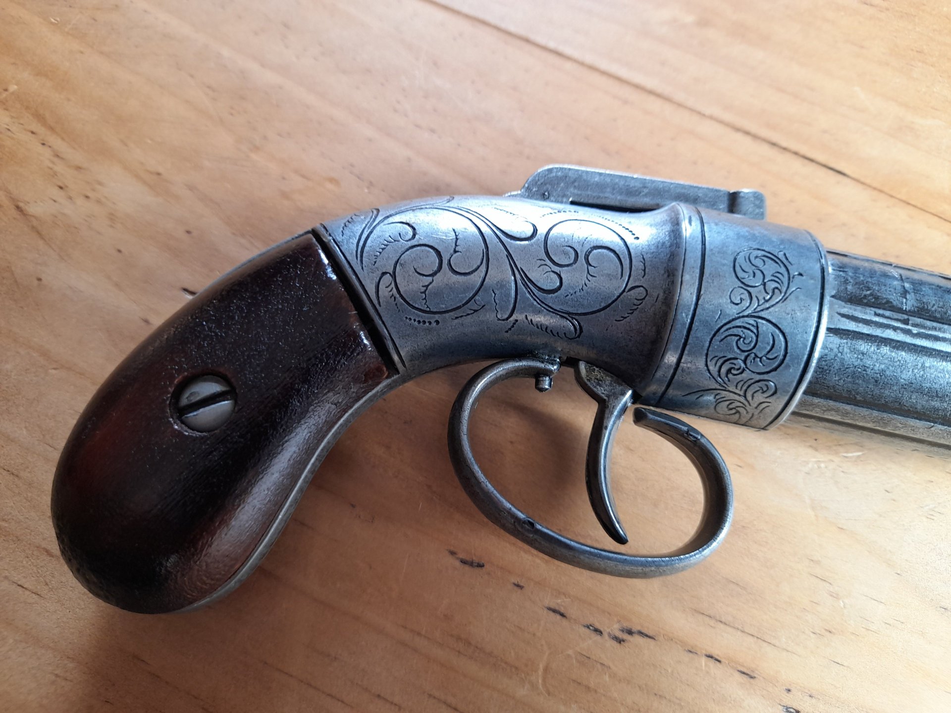 Sechsläufige Pepperbox (Bündelrevolver) DEKO – Bild 2