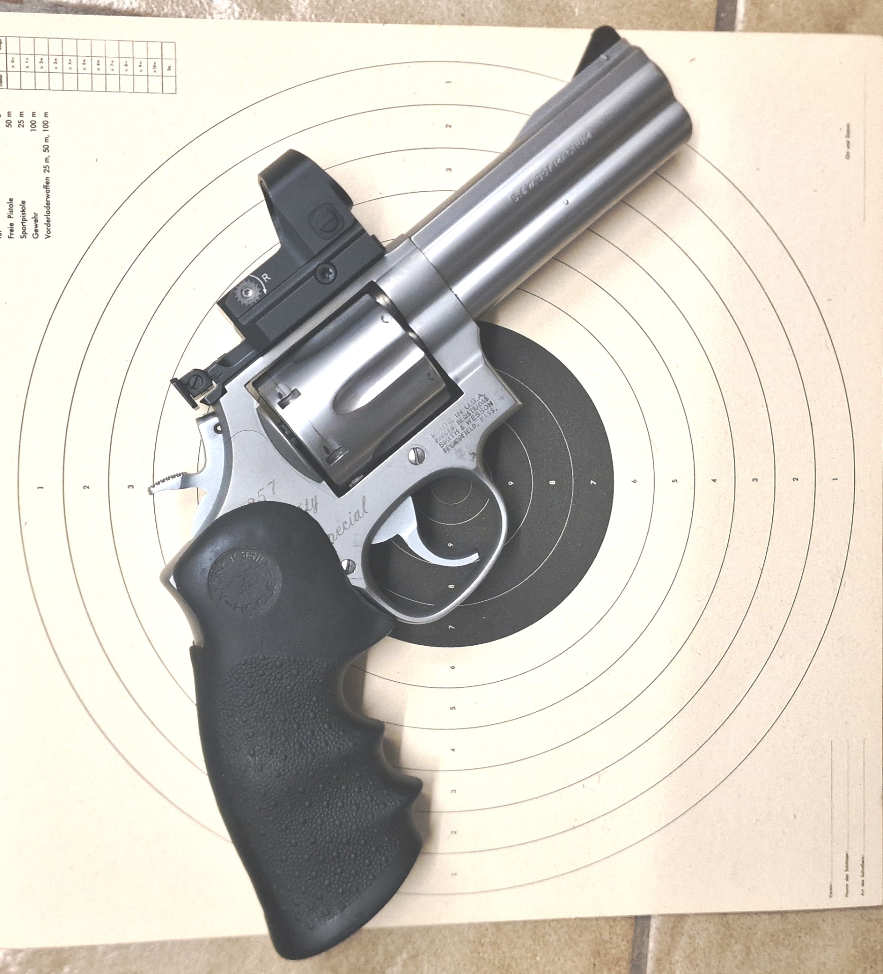 Smith& Wesson mit Red Dot, 4 Zoll – Bild 1