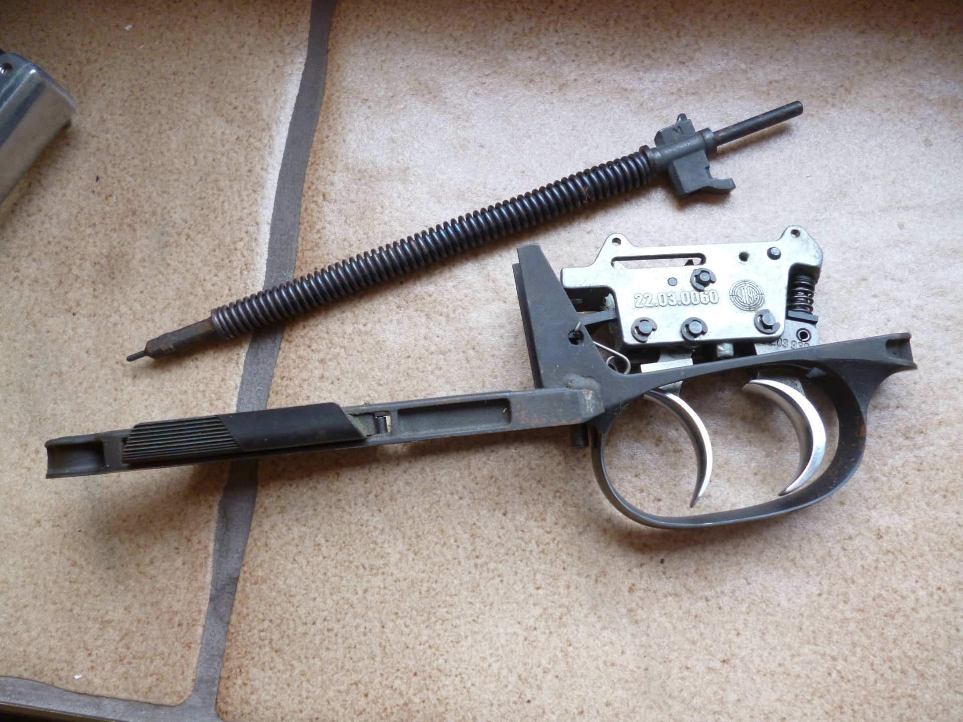 ZUbehörteile zu Steyr Mannlicher Luxus M Kaliber, Schlagbolzen, Abzugeinheit mit Abzugbügel/Magazi – Bild 1