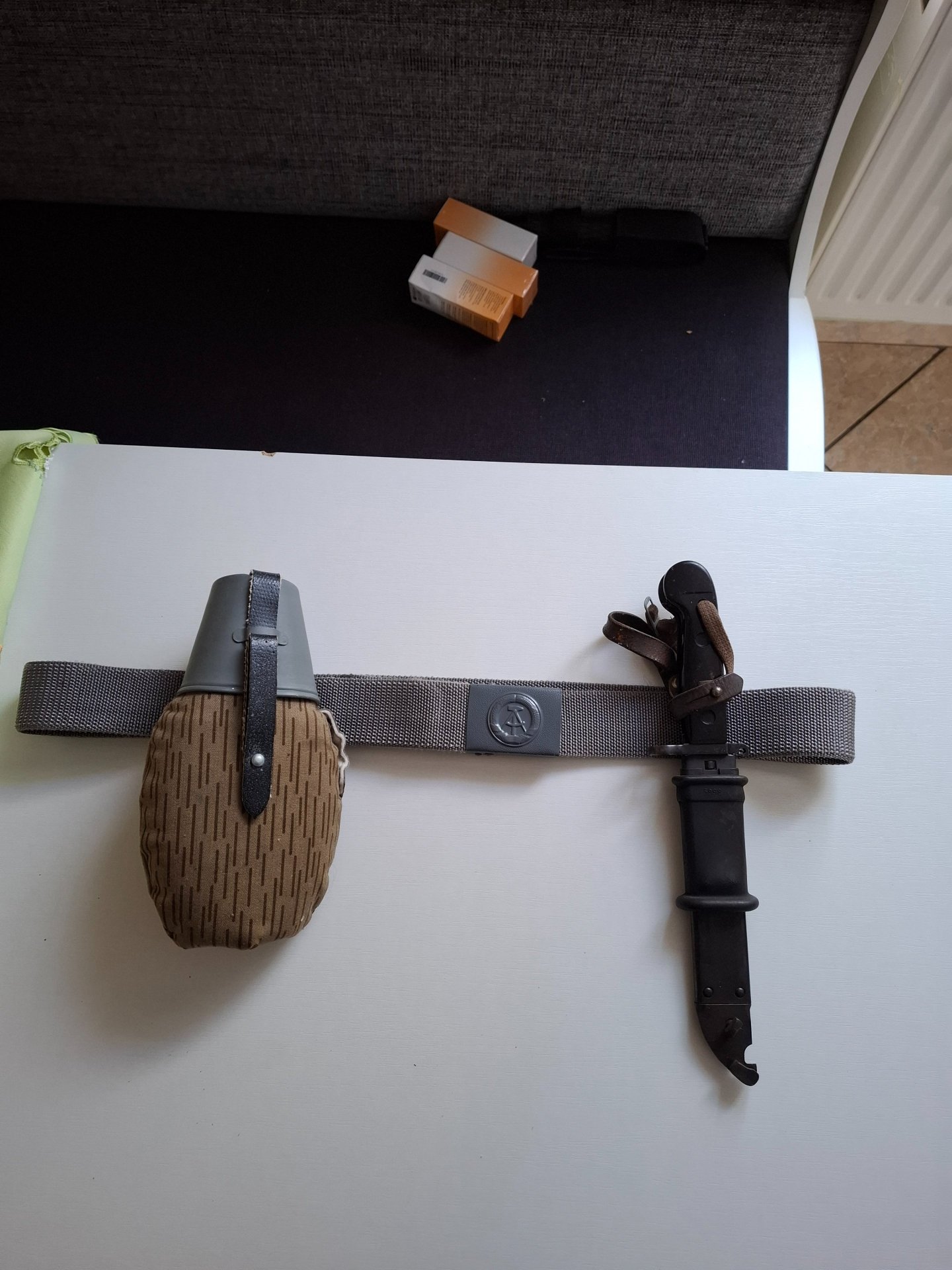 DDR Koppel,trinkflasche und originales Seidengewehr – Bild 1