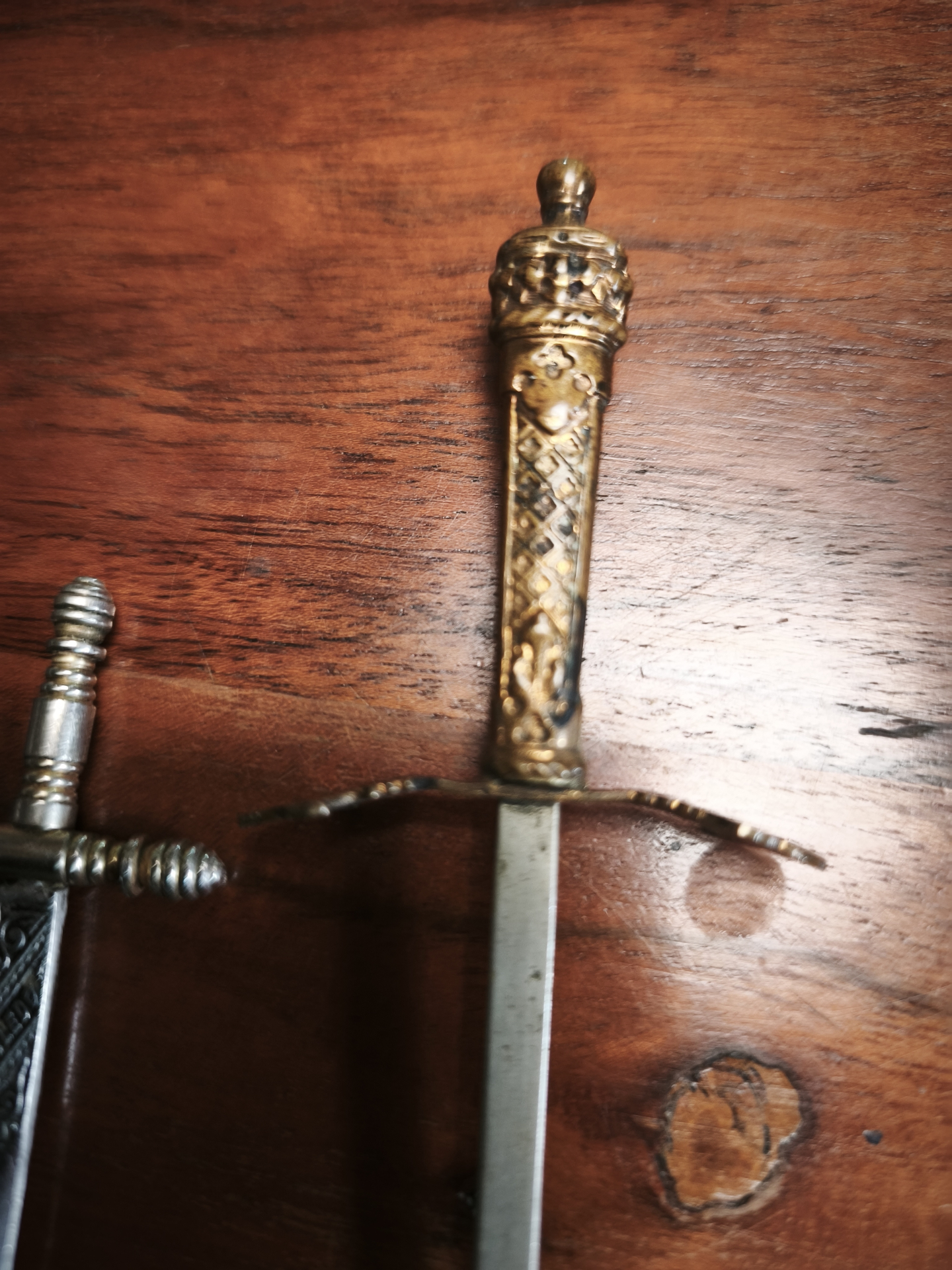 2 Miniaturschwerter – Bild 1