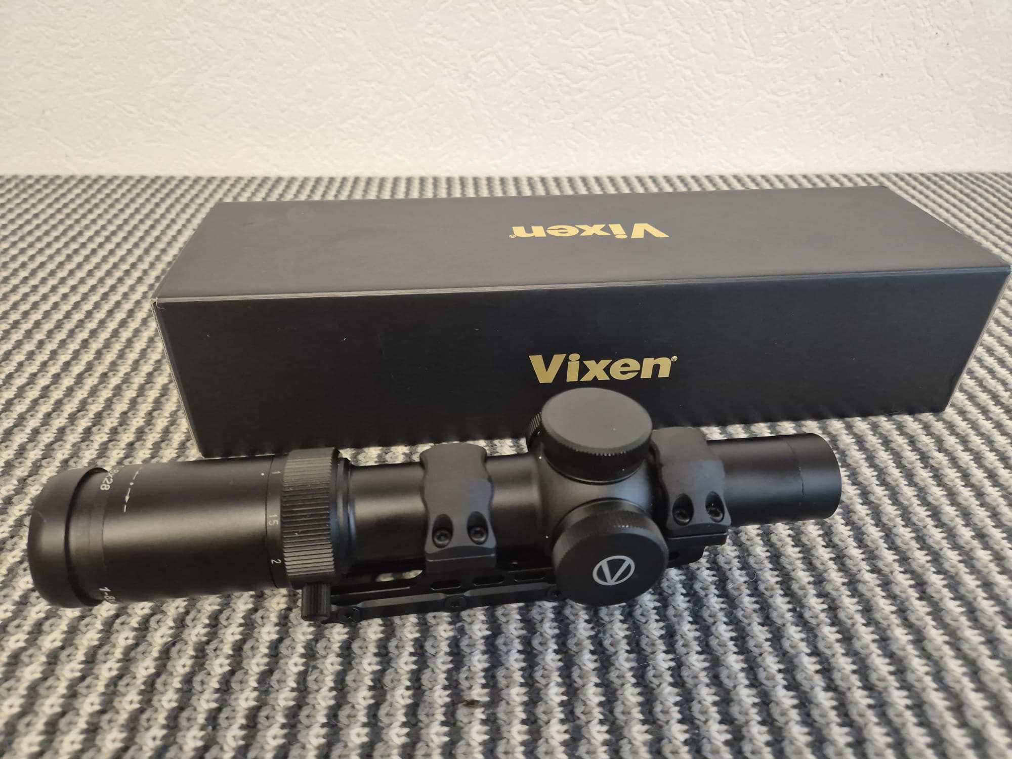 Vixen 1–8x28 FFP Mil-Dot, 34-mm – Bild 4