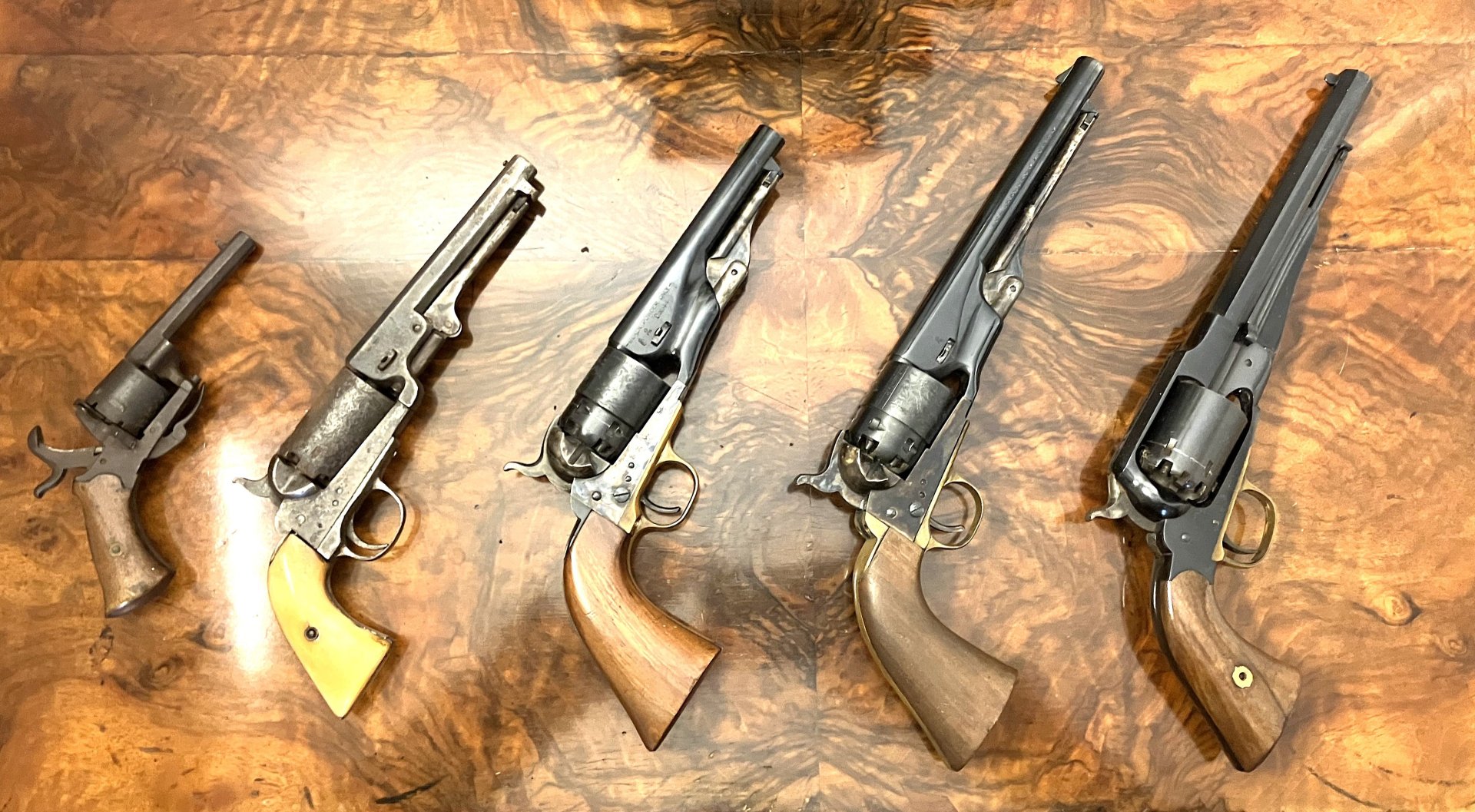 Konvolut Perkussionsrevolver (Typ Remington, Hege Uberti, Colt Navy 1851 in .44 usw.) – Bild 1