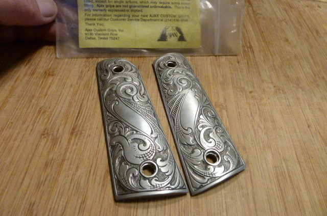 New AJAX CUSTM Grips für Colt Gov. 1911 aus Dallas Texas 75247 – Bild 1