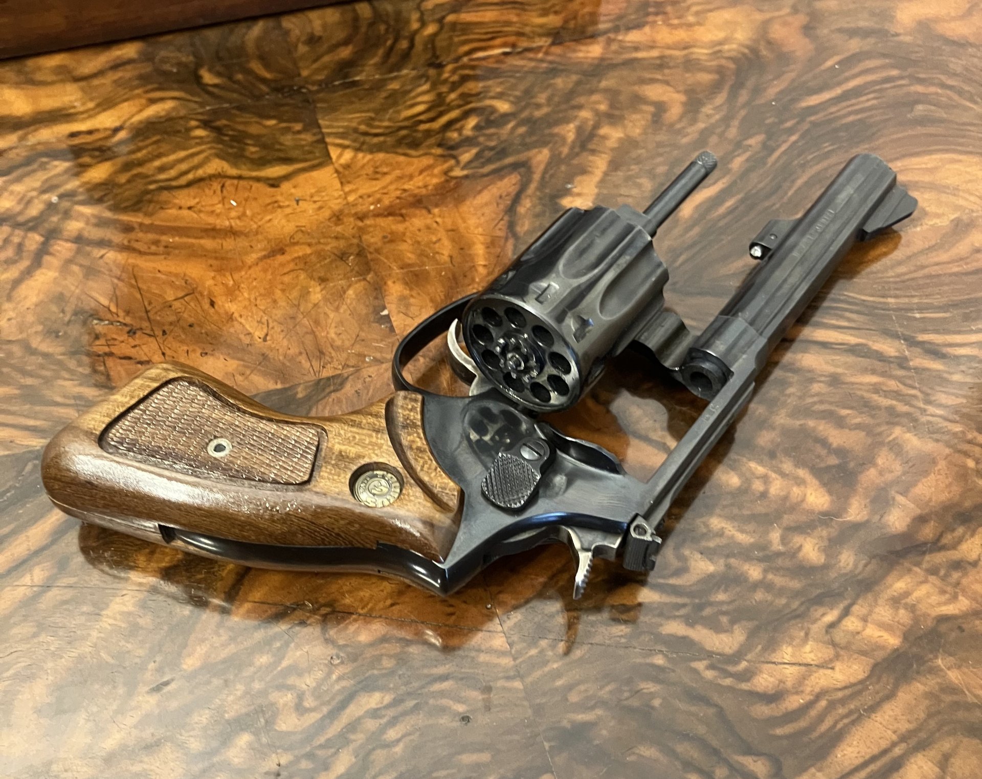 9-Schüssiger Revolver Taurus in .22lr / .22lfb (Originalverpackt) – Bild 1