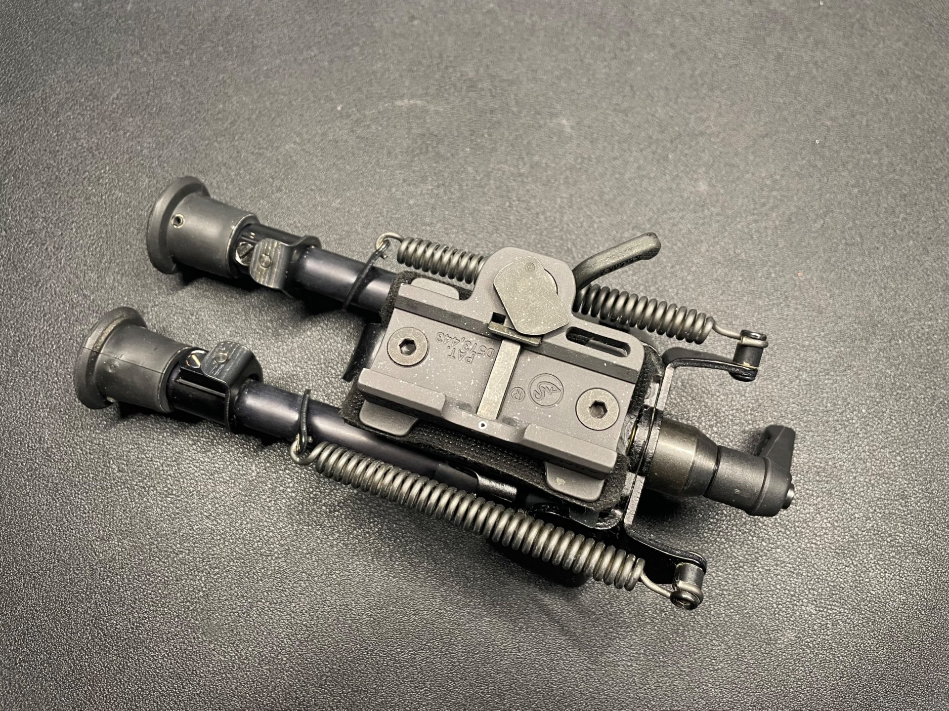 Harris Zweibein Bipod S-BRM (6-9") mit Schnellspannhebel & A.R.M.S. #17 Tri-Lock Picatinny – Bild 1