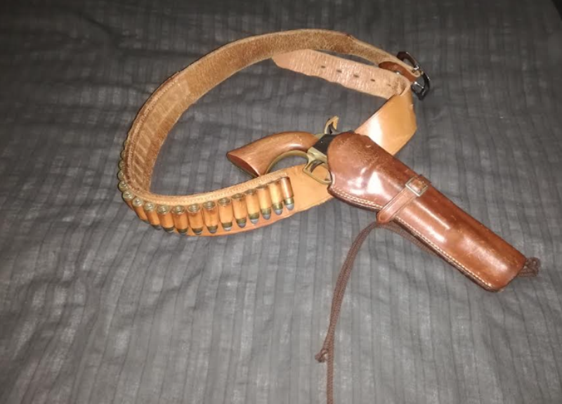 Westernholster mit Patronengurt – Bild 1