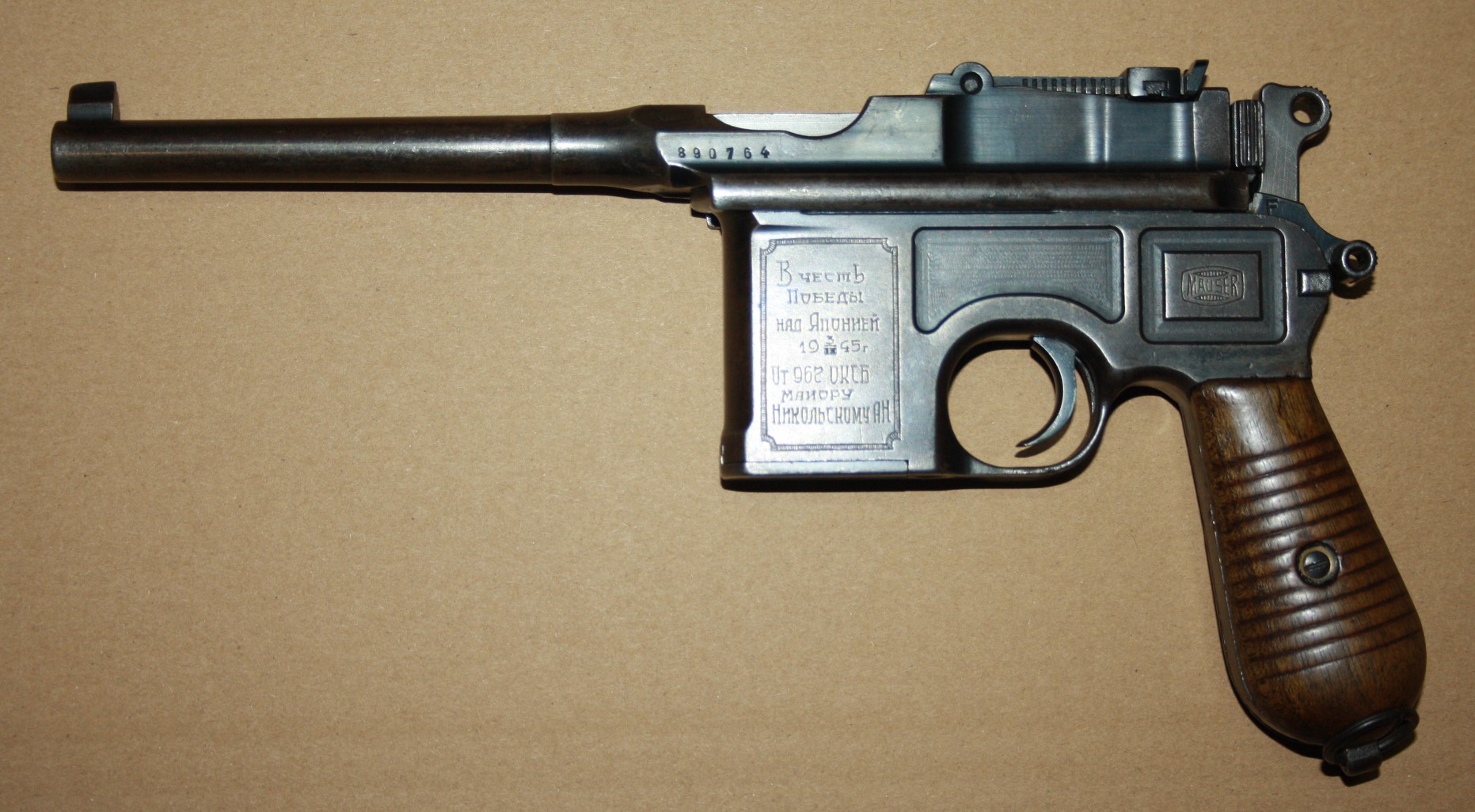 orig. Mauser C96 Mod. 1930 "russ. Ehrenwaffe 1945" im Kal. 7,63mm Mauser -EINMALIG- – Bild 1