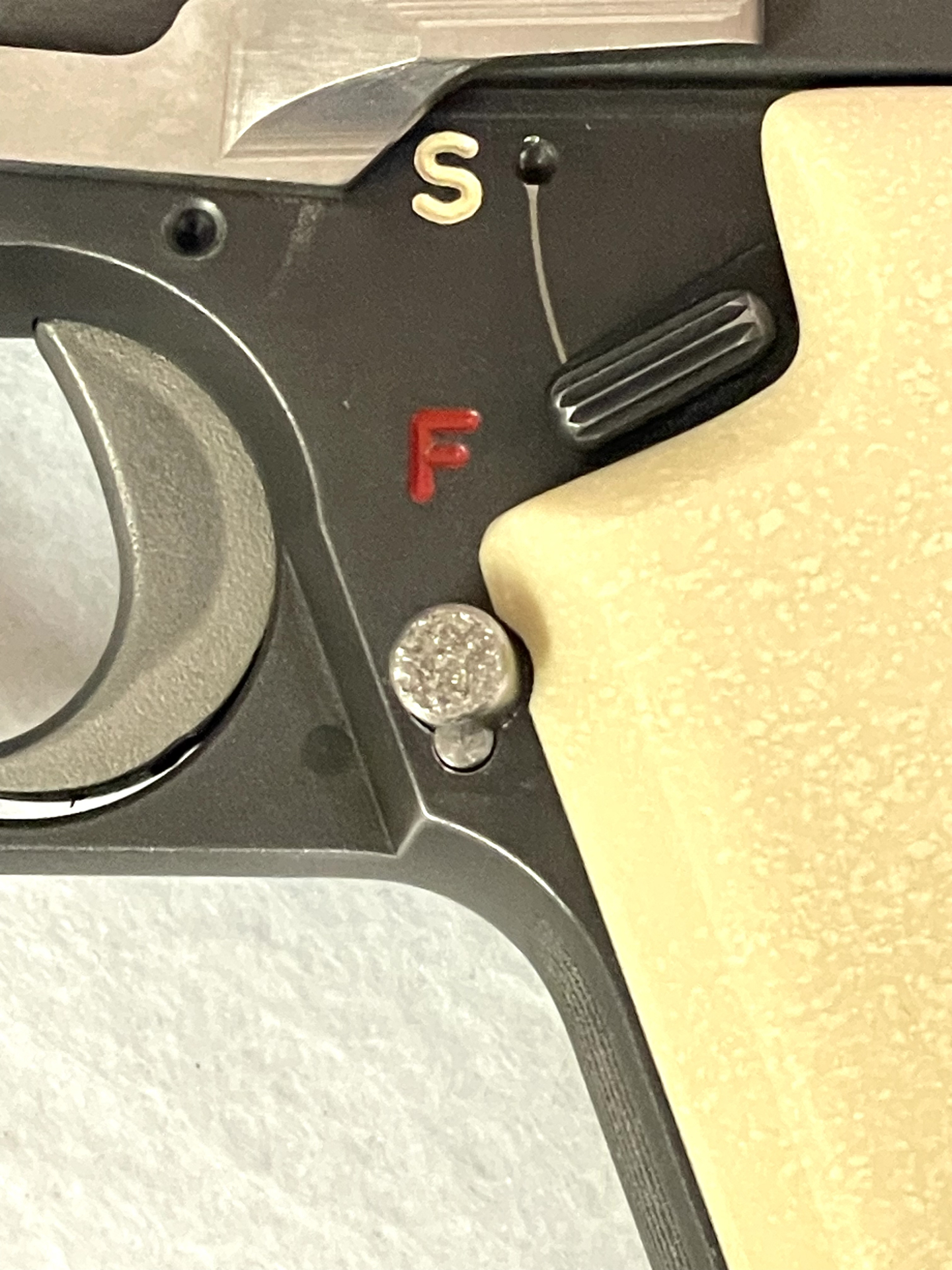 SIG P210 P49 Umbausatz Magazinknopf – Bild 3