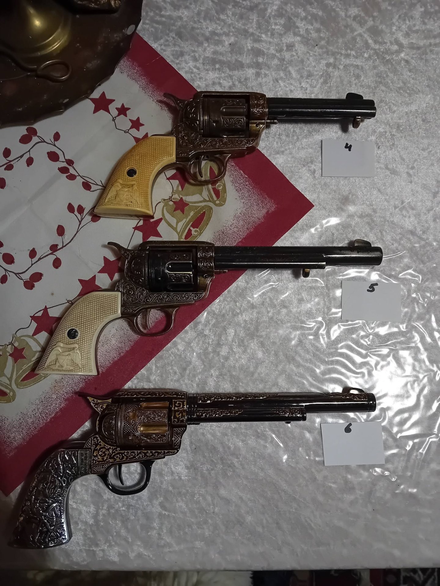 Diverse Deko Revolver – Bild 2
