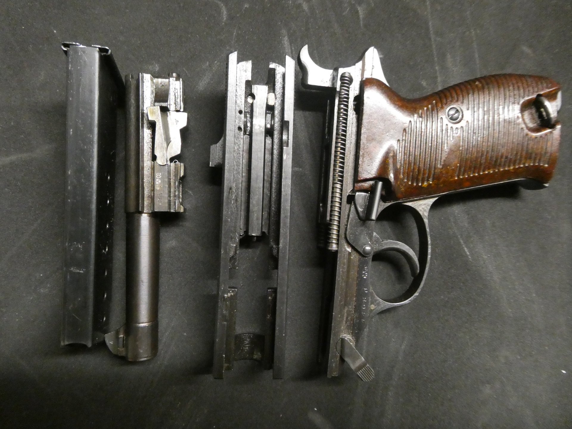 Top - Mauser byf 44 - P 38 neuwertiger Zustand, nummerngleich bis auf Magazin – Bild 4