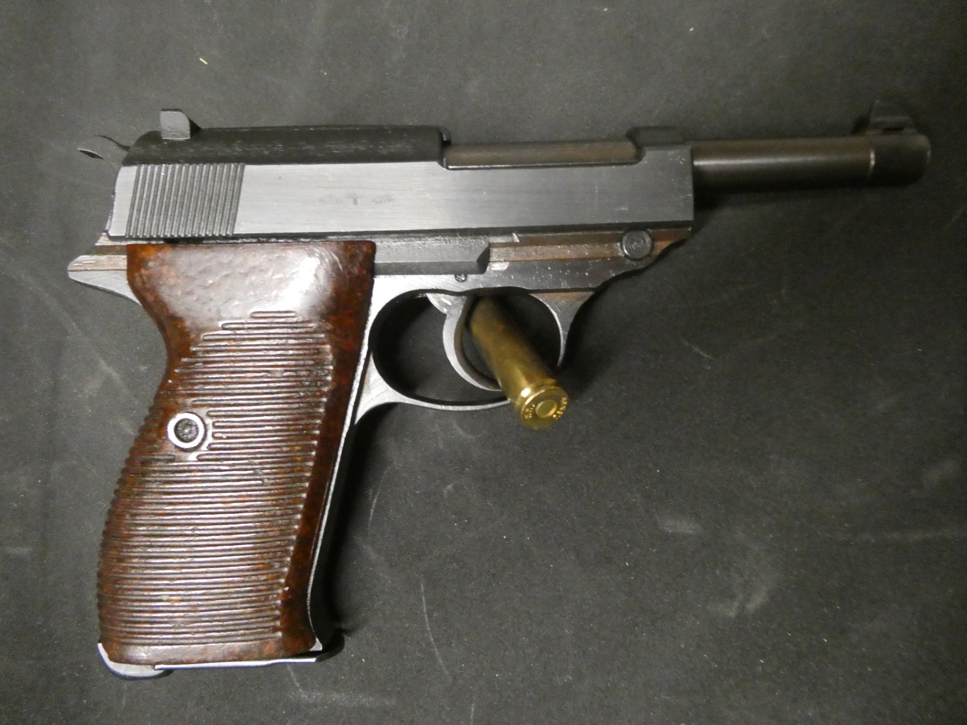 Top - Mauser byf 44 - P 38 neuwertiger Zustand, nummerngleich bis auf Magazin – Bild 2
