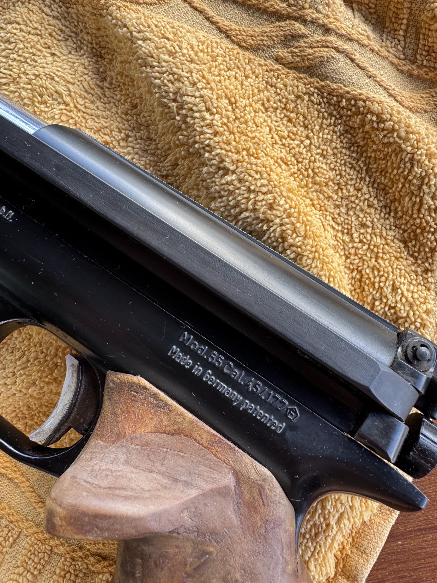 Feinwerkbau Luftdruckpistole Modell 65 Cal. 4,5 - Links – Bild 2