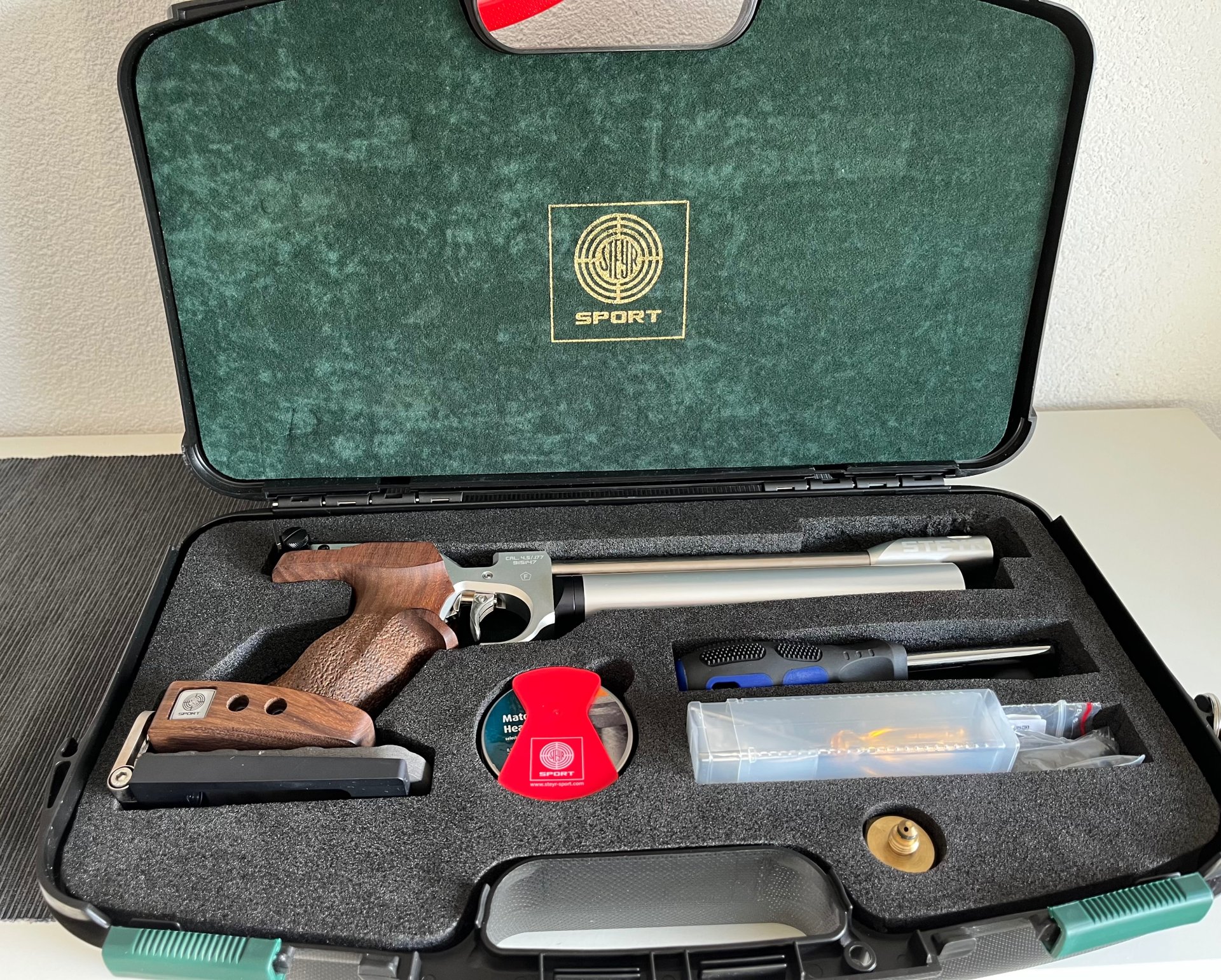 Ich biete meine hochwertige Steyr LP 2 Match-Luftpistole zum Verkauf an – Bild 1