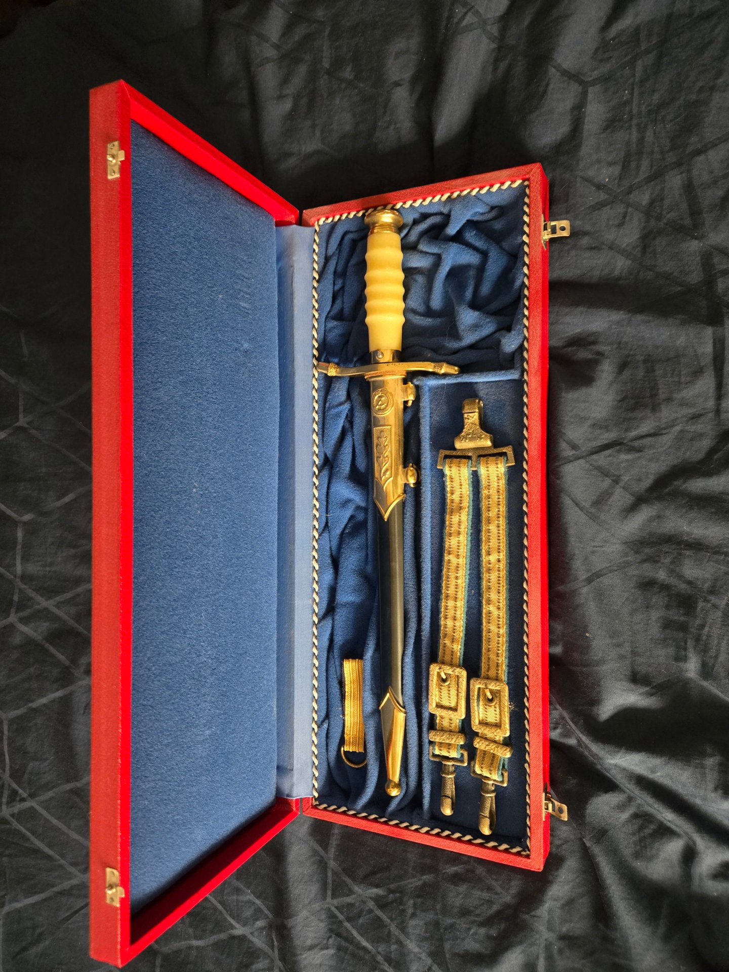 DDR NVA Ehrendolch Marine im Etui mit Gravur und Etui – Bild 1