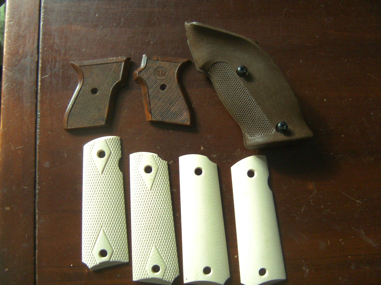 4Paar Griffschalen, Kunststoff, ZB. Colt 1911 – Bild 1