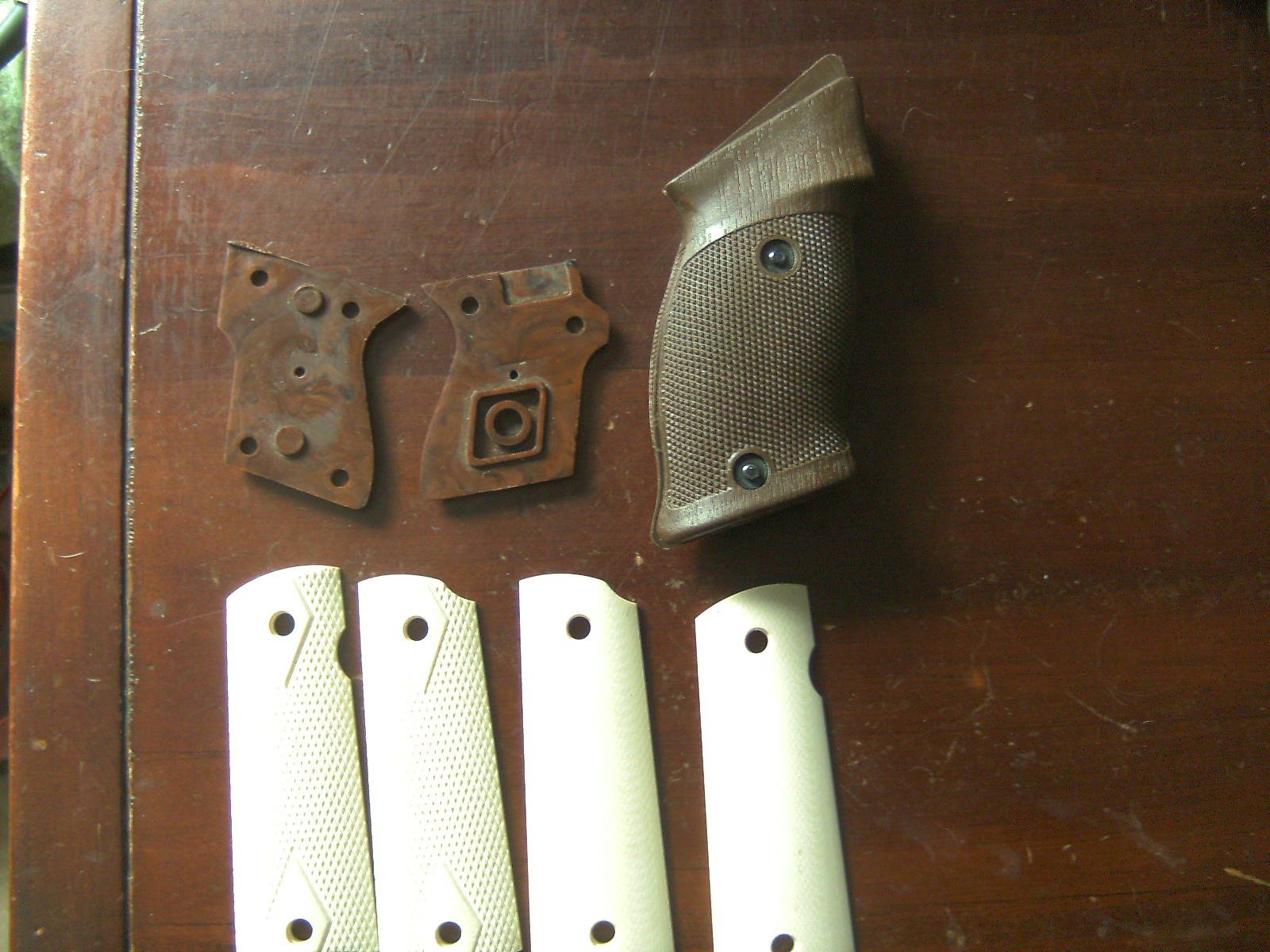 4Paar Griffschalen, Kunststoff, ZB. Colt 1911 – Bild 2