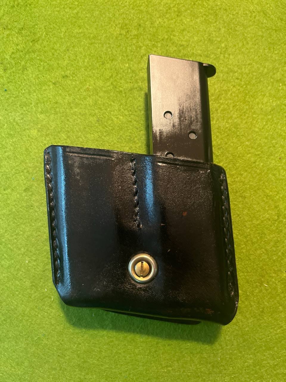 SICKINGER DOPPELTER MAGAZINHALTER EINREIHIGE MAGAZINE KAL. 9/40 AUFKLAPPBAR – Bild 1
