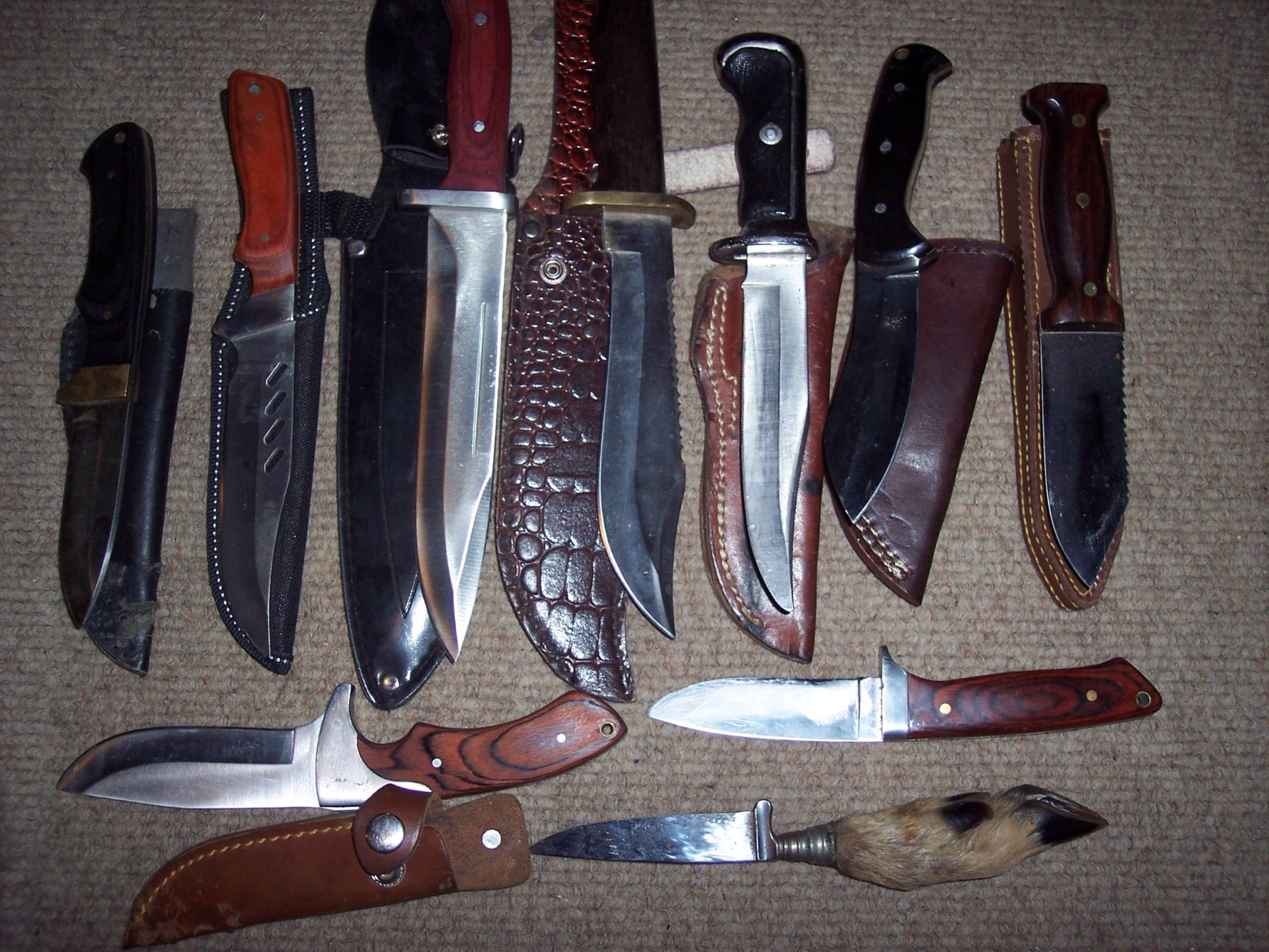 Konvolut Sammlung Jagdmesser Bowie Dolch Dagger integral Mikarta Holz unbekannt Dachbodenfund – Bild 2