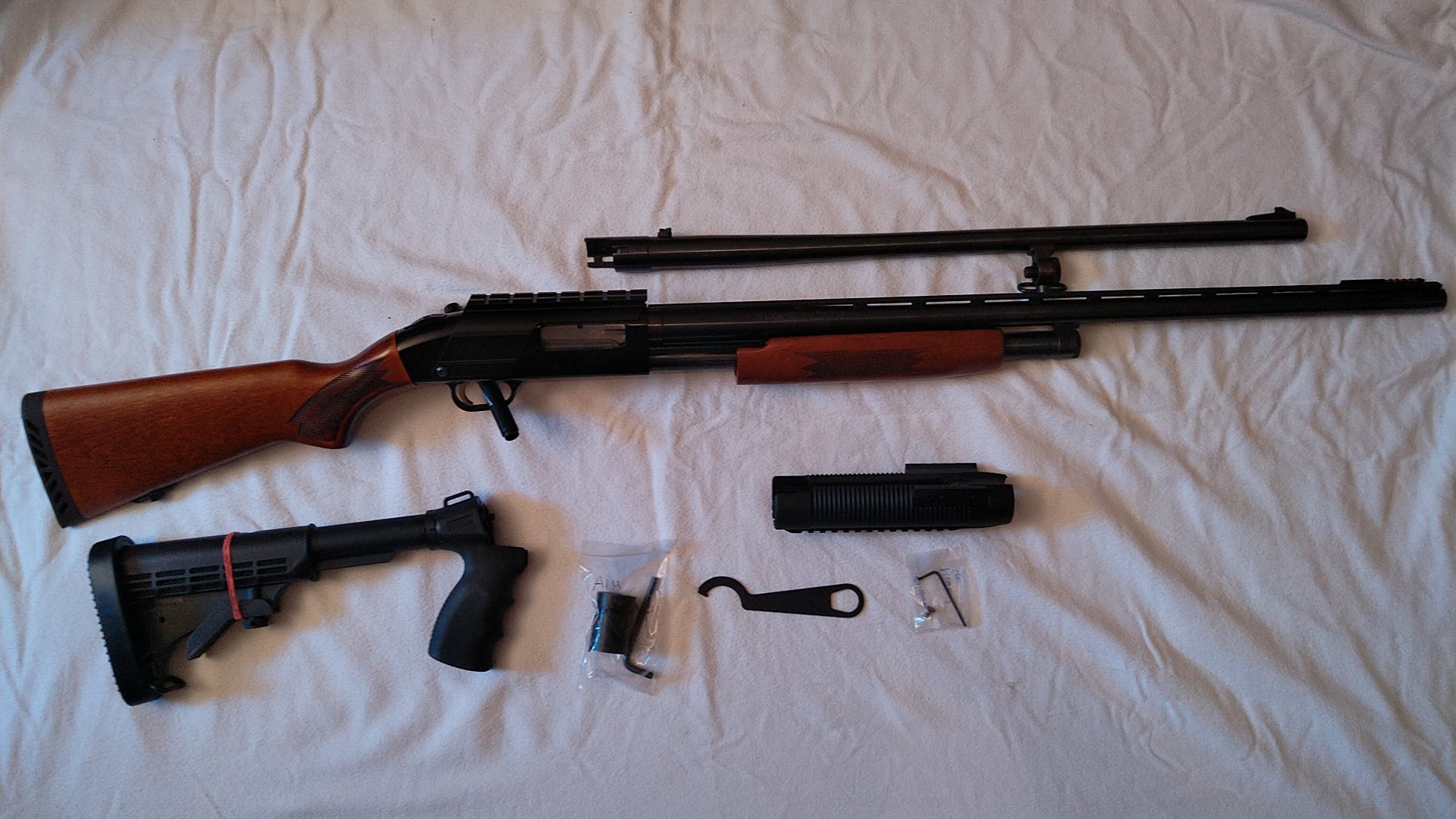 Mossberg Vorderschaftrepetierflinte / Pumpgun – Kal. 12/76 – 2 Läufe & umfangreiches Zubehör – Bild 1