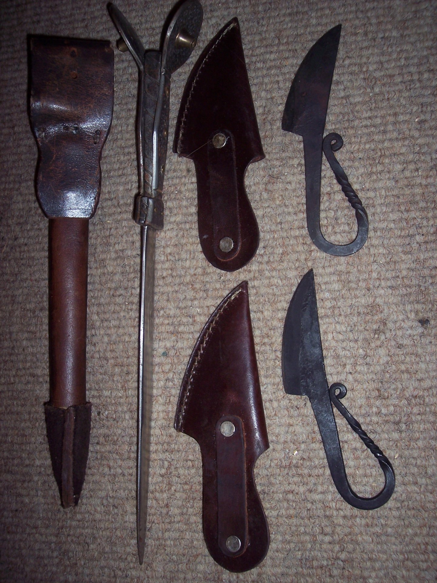 Konvolut Sammlung Mittelalter-Dolche Messer Dagger Schwert Pappenheimer unbekannt Dachbodenfund – Bild 2