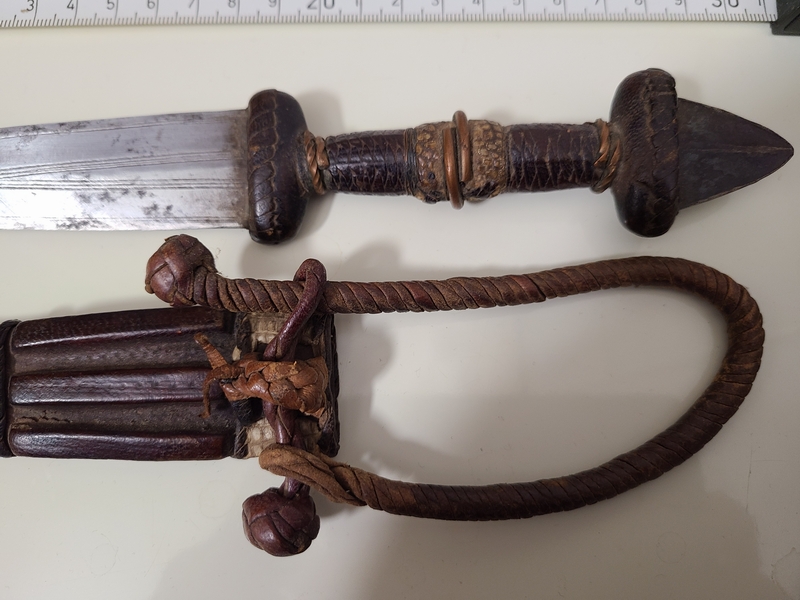 Afrikanischer alter Dolch unbek. Herkunft – Bild 6