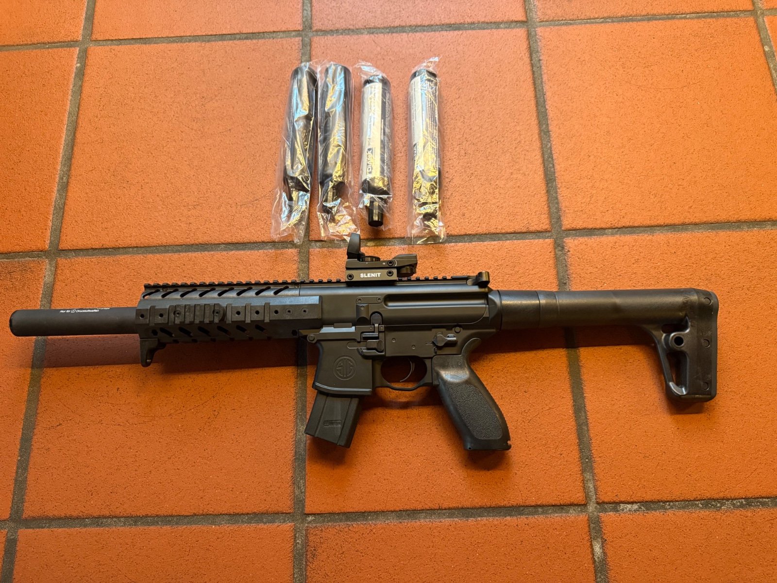 Sig Sauer MCX CO2-Luftgewehr Set (Kal. 4,5mm Diabolo) – Inkl. B&T Schalldämpfer, Red Dot & 4x 88g CO – Bild 1