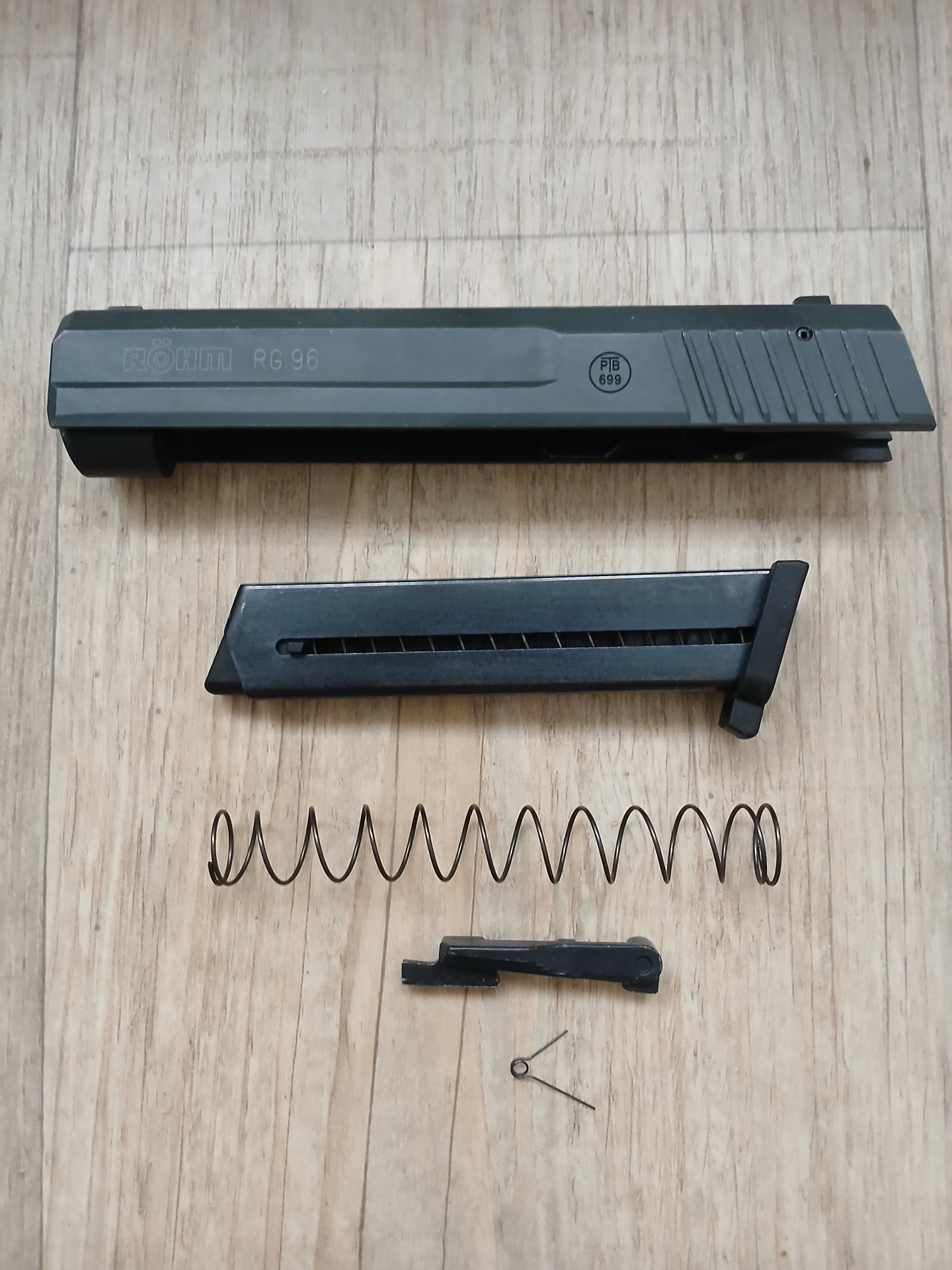 Röhm rg 96 schlitten,magazin und feder – Bild 1
