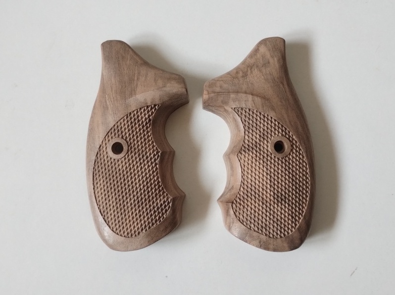 Holzgriffschalen Combat für Röhm RG69 und baugleiche Revolver – Bild 1