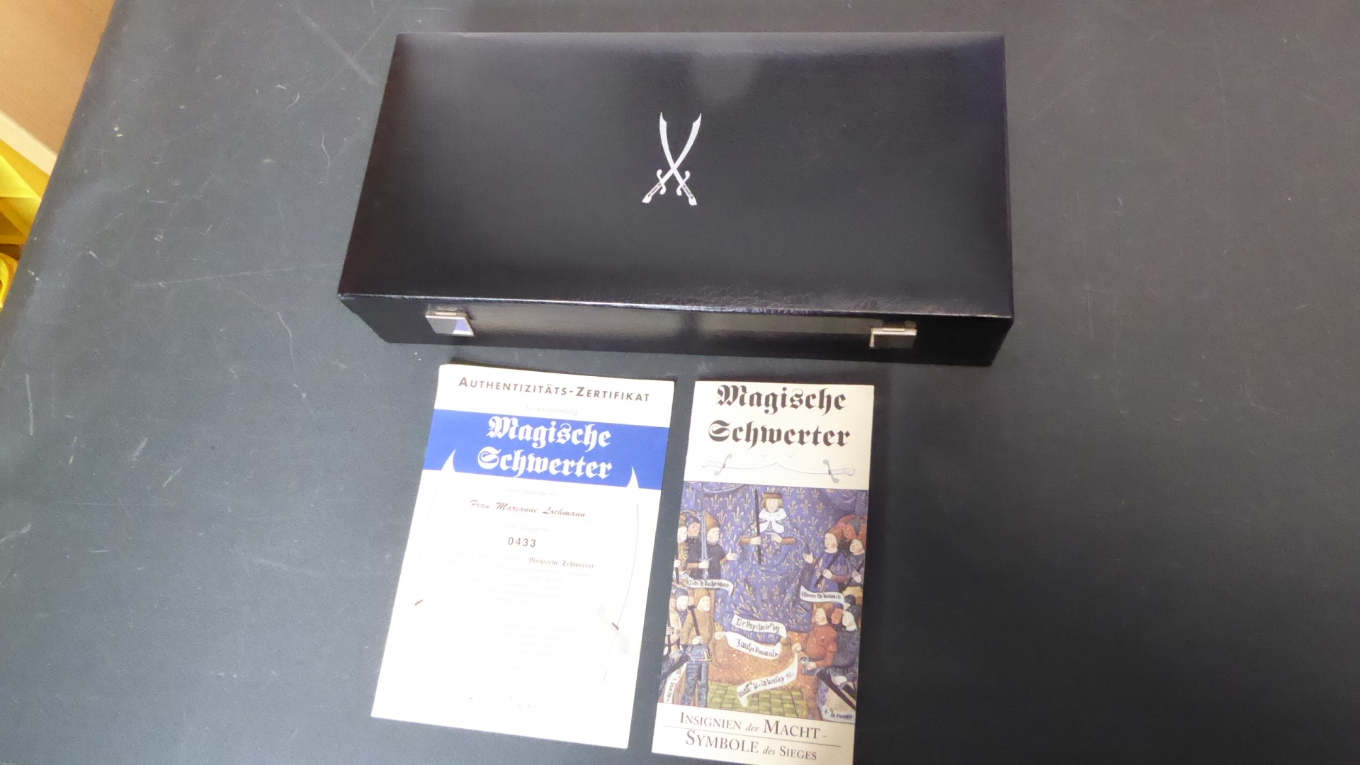 Kompletten Satz von Magisches Schwertern 24 Miniatur Teile original Box mit Zertifikat und Katalog – Bild 1