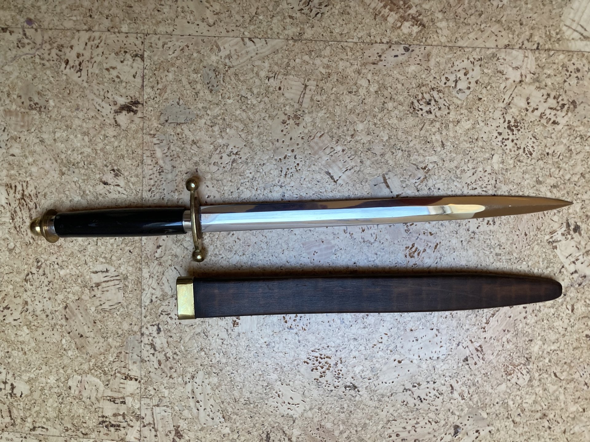unbekannter Dolch mit Holzscheide – Bild 1