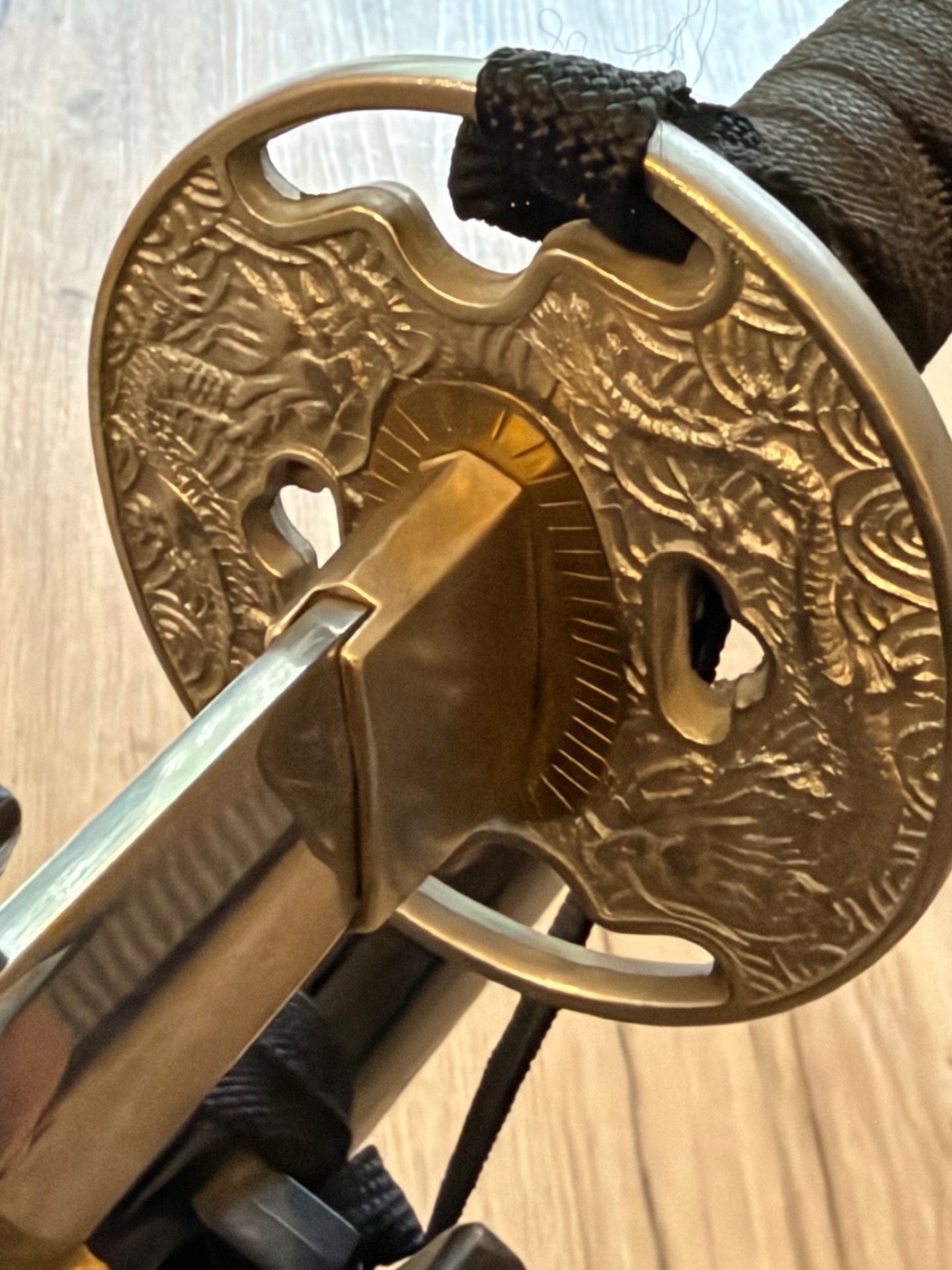 Katana / Samuraischwert mit Drachen-Motiv & Ständer – Dekowaffe (Taiwan 440er) – Bild 5
