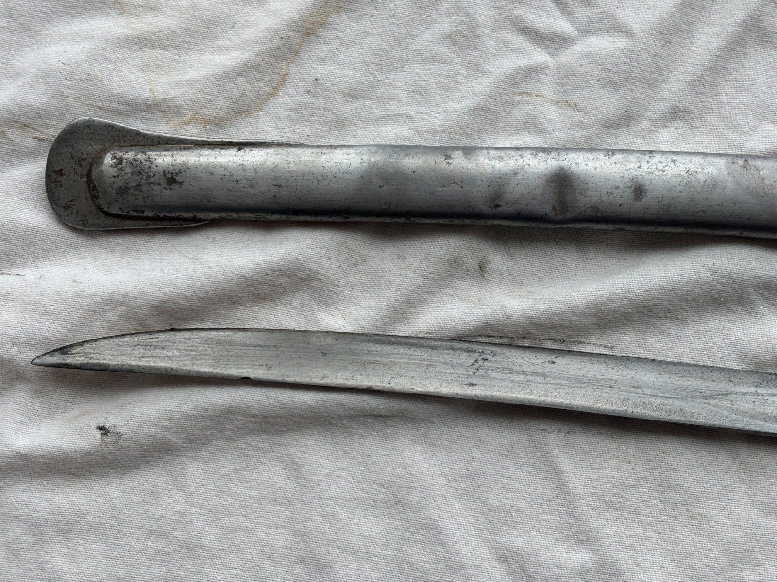 Pallasch mit Messing Gefäß Holz Leder Griff magnetisch. Viele Punzen an der Klinge. Metall Scheide. – Bild 10