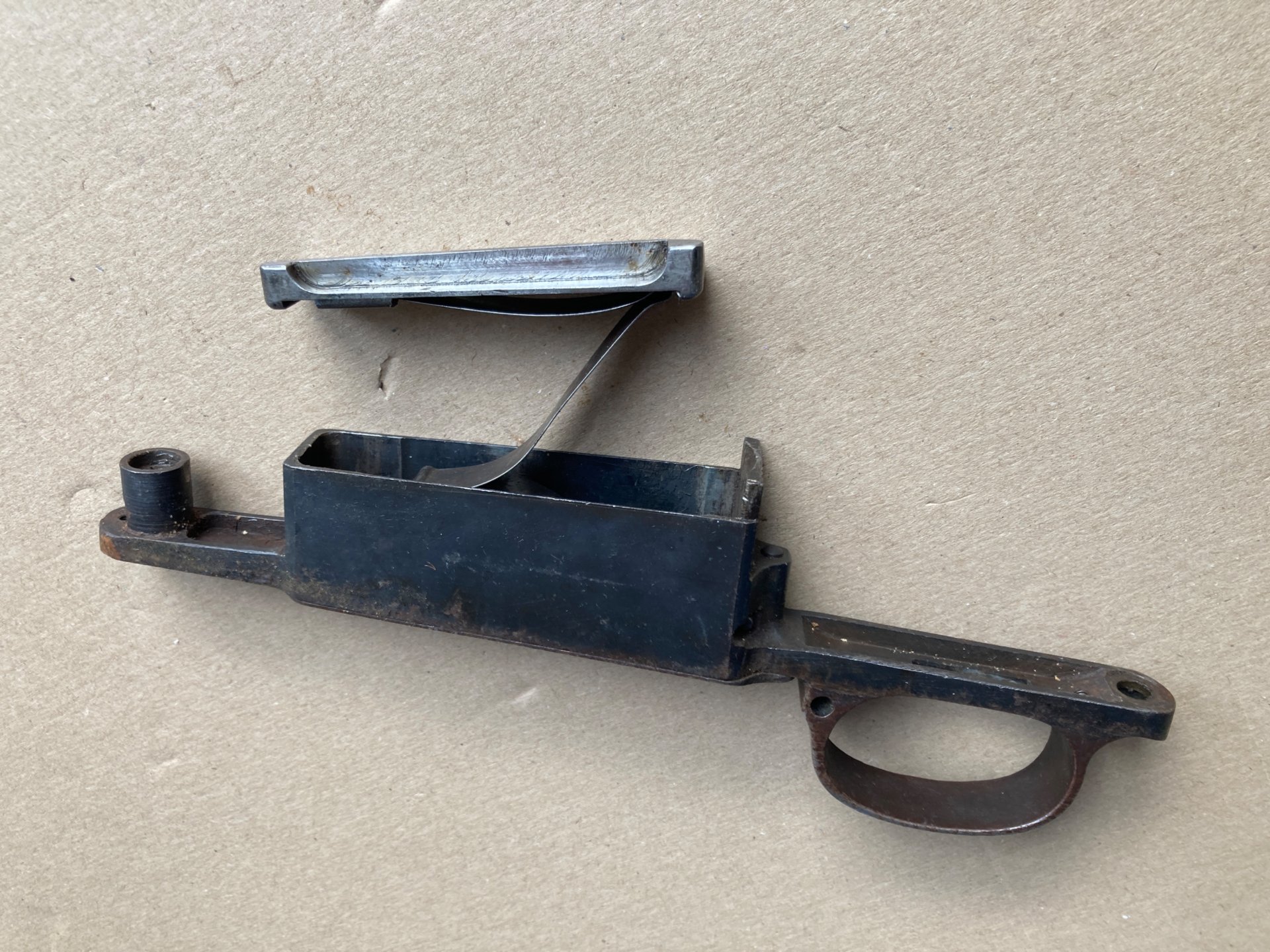 Gewehr 98 / K98k - Magazinkasten / Magazinkastendeckel, Feder und Zubringer Mauser – Bild 2