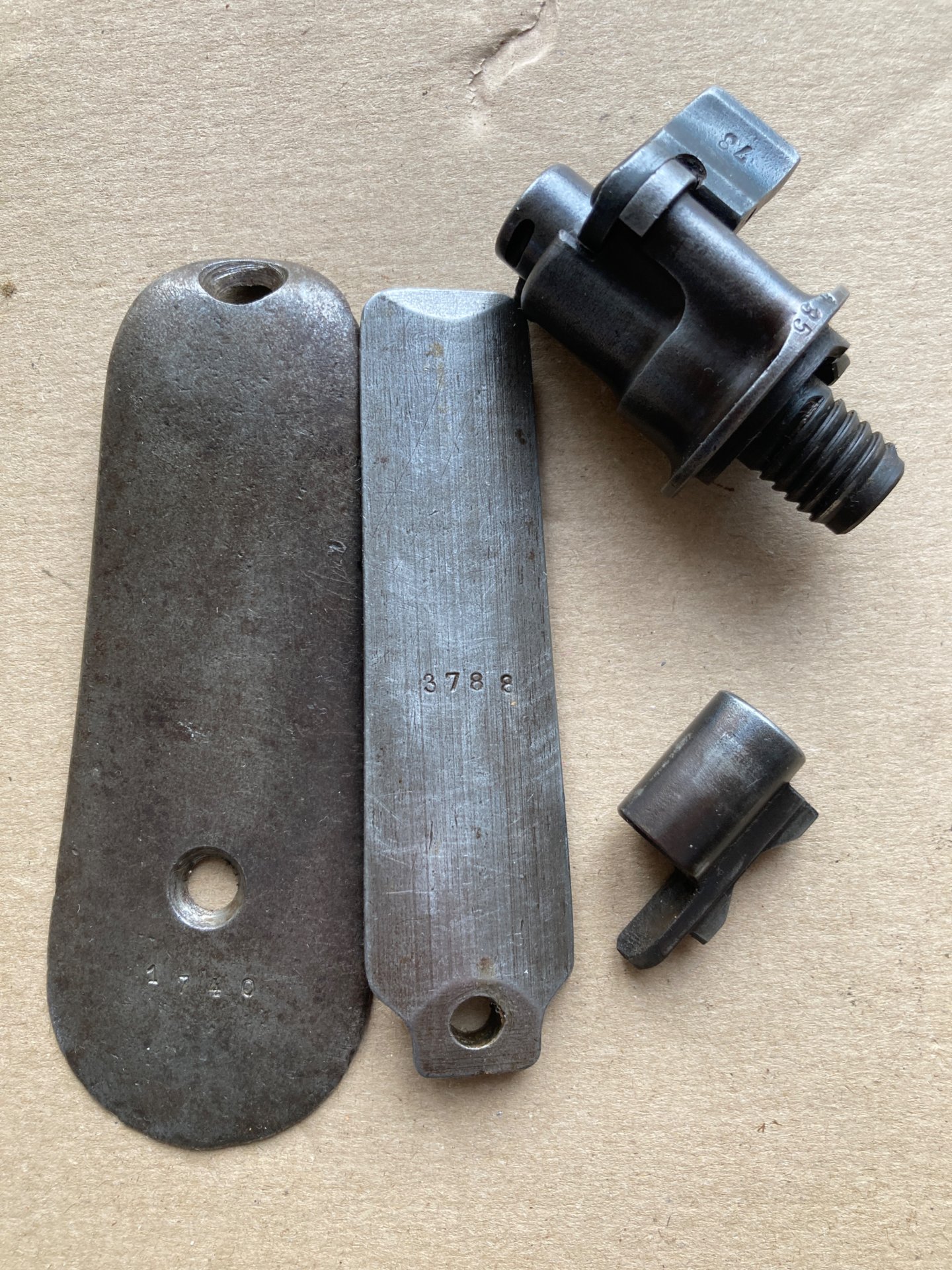 Gewehr 98 - Ersatzteile, tlw. kaiserliche Abnahmestempel Mauser – Bild 1