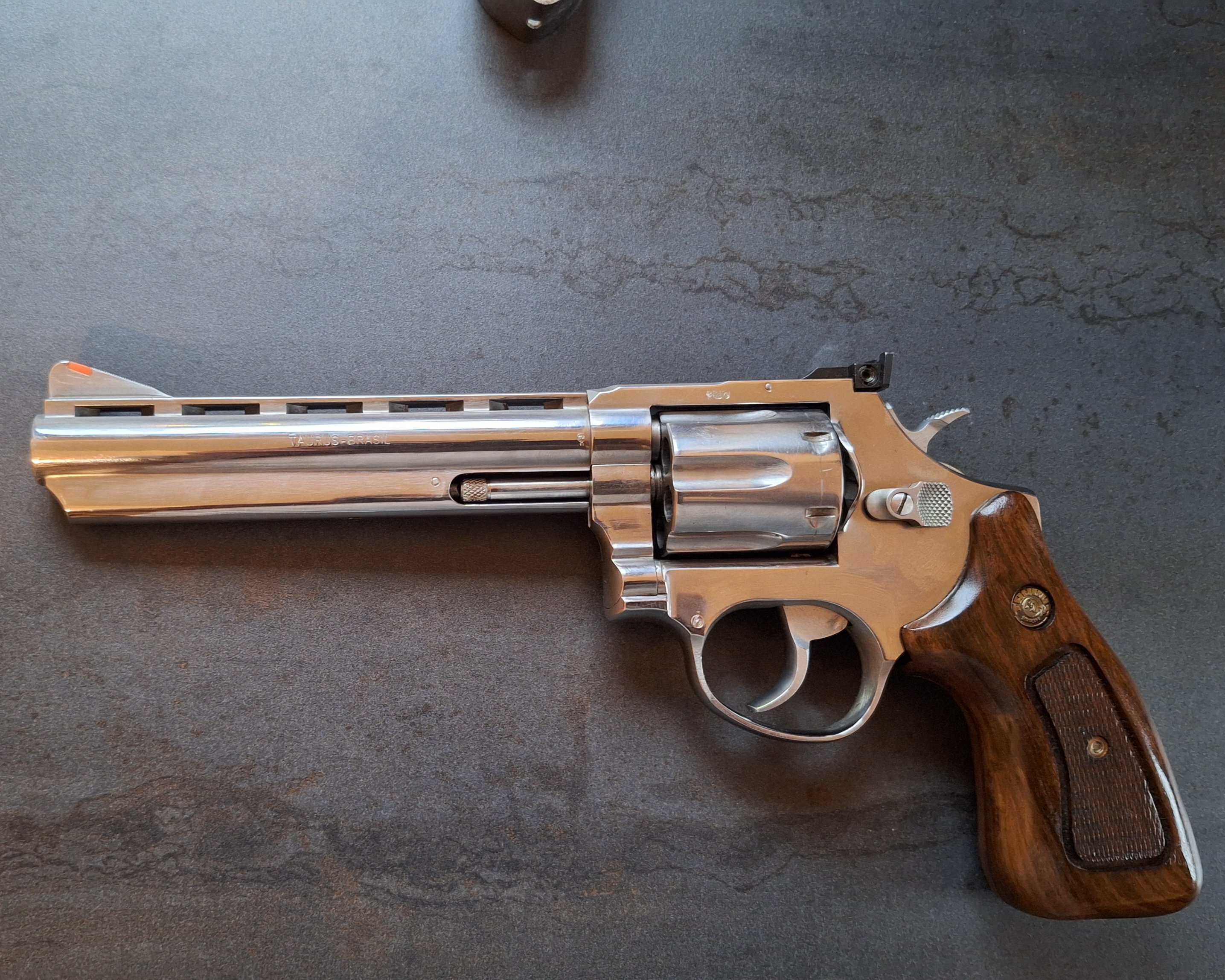 Revolver TAURUS BRASIL 689 Stainless, 6", .38Spec/.357Mag – Bild 1