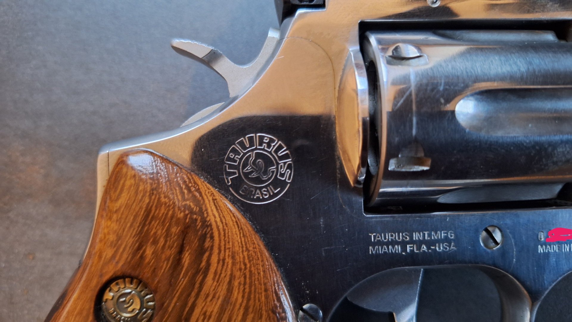 Revolver TAURUS BRASIL 689 Stainless, 6", .38Spec/.357Mag – Bild 2