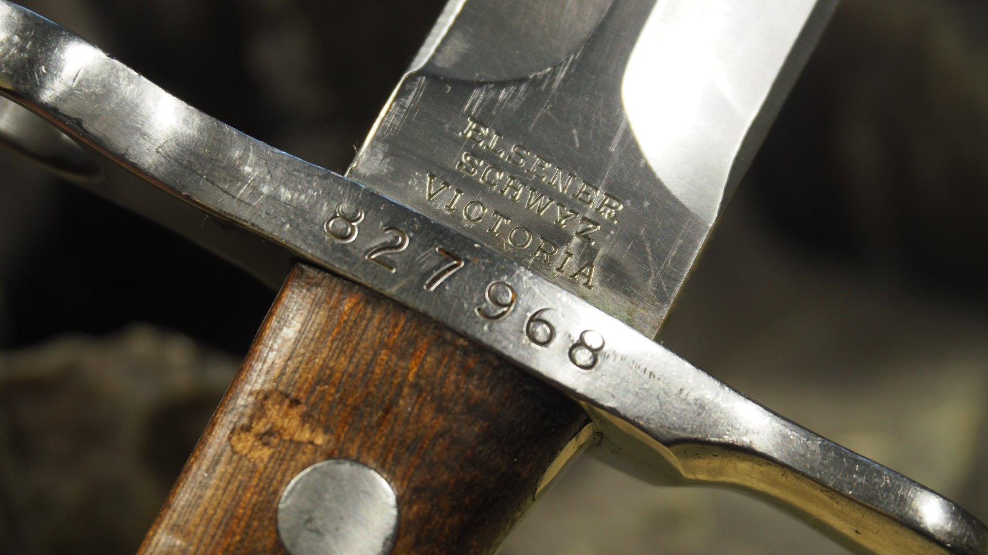 Sammlerstück ! Original Bajonett M1918 für K11 und K31 "Elsener Schwyz Victoria", mit Scheide, TOP ! – Bild 3