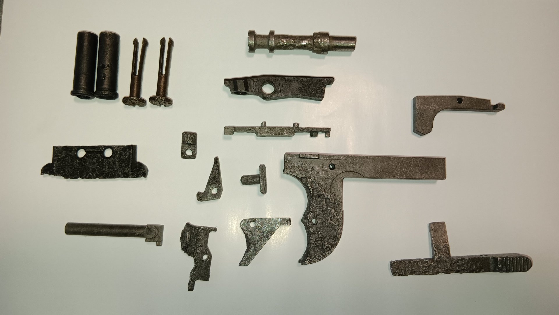 MG34 Teile aus Gehäuse/ Griffstück – Bild 1