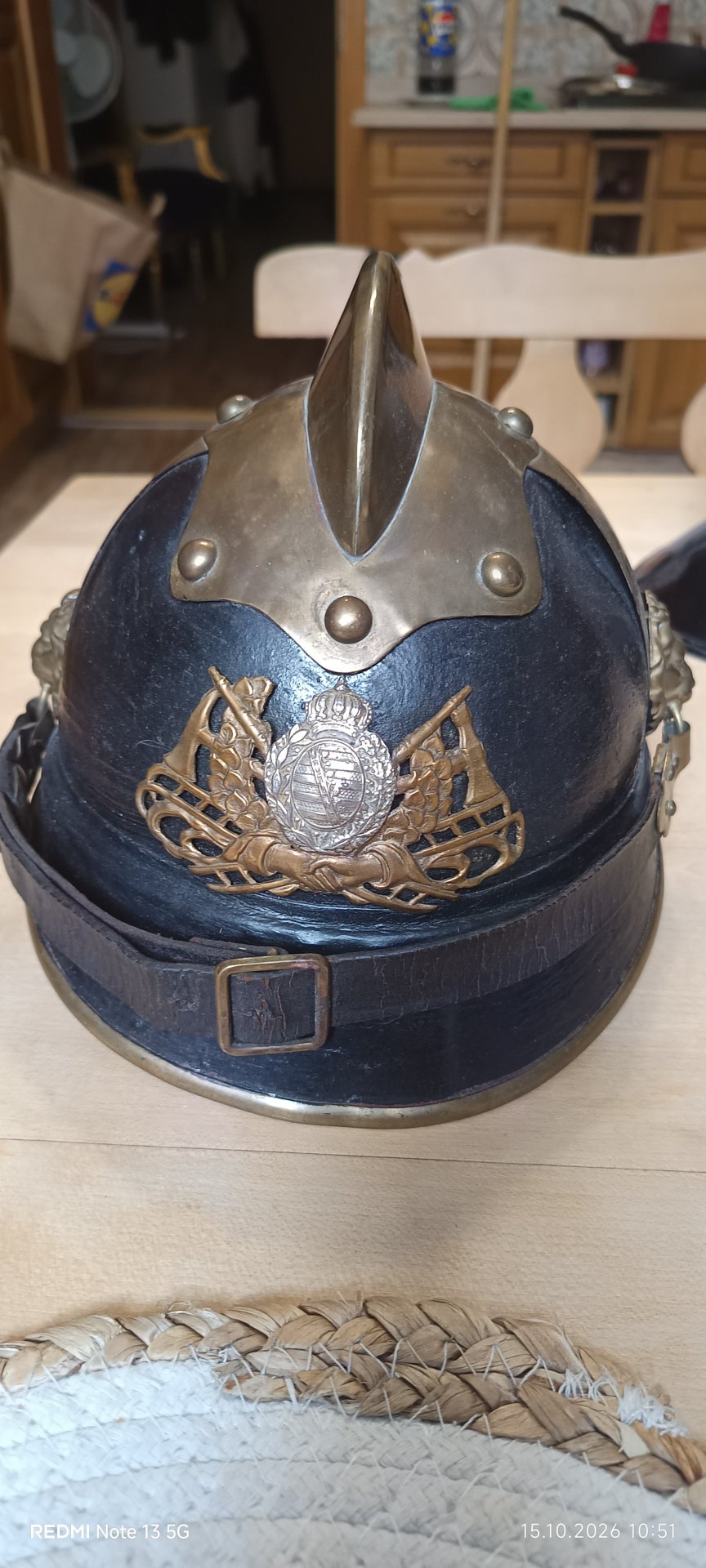 Alte Feuerwehr Helm – Bild 1
